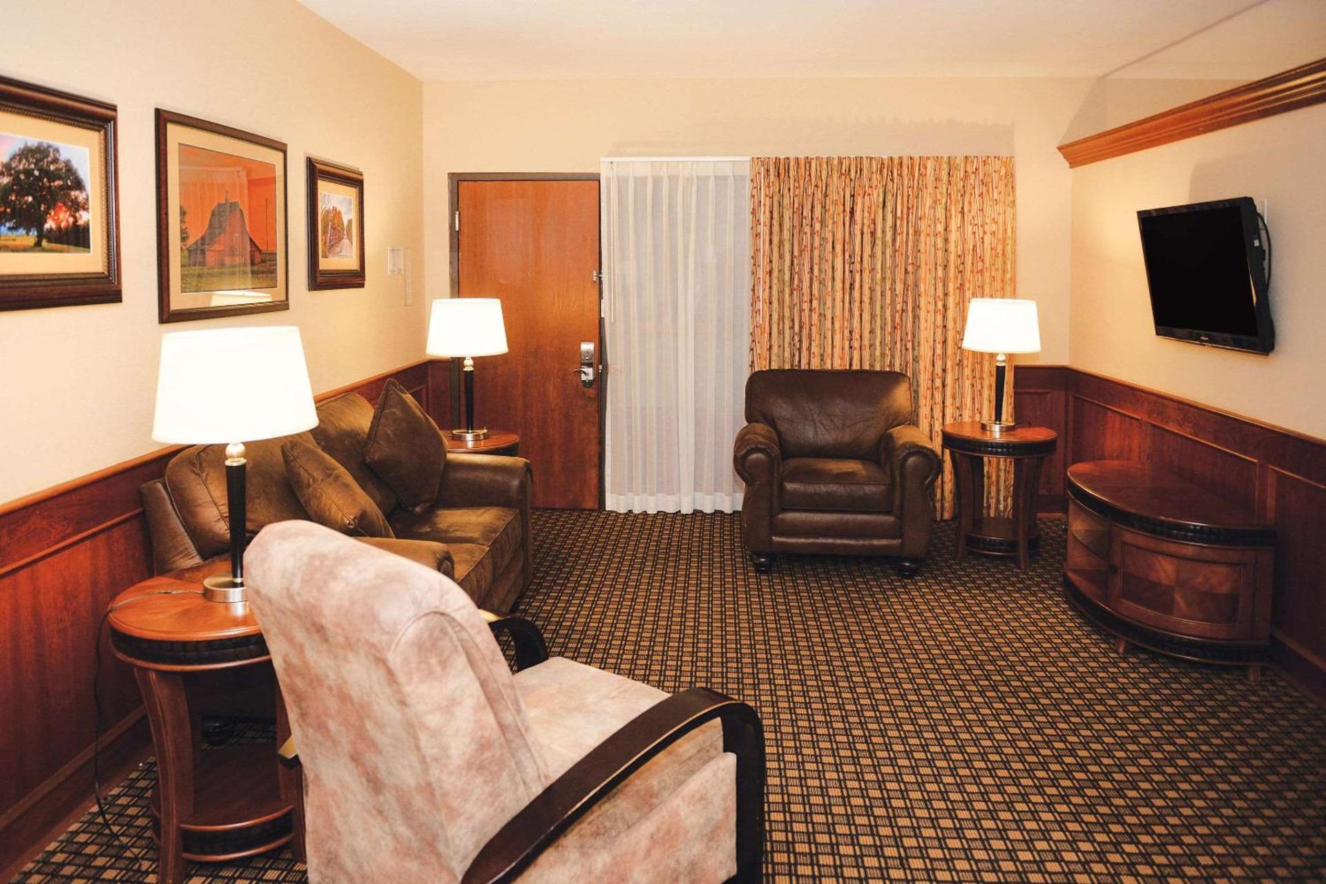 Quality Inn & Suites Ames Conference Center Near ISU Campus photo 19
