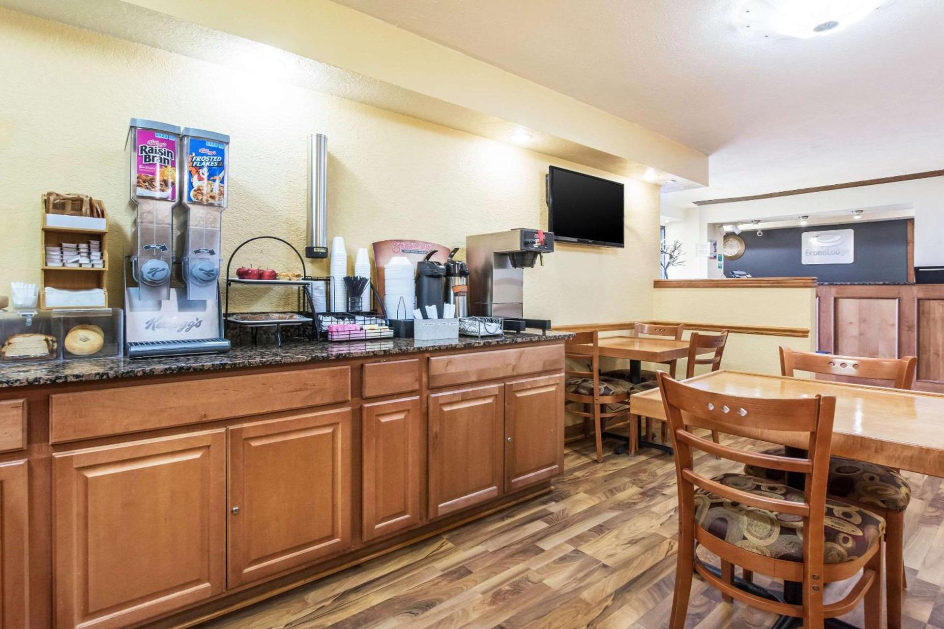 Econo Lodge Cloverdale photo 27