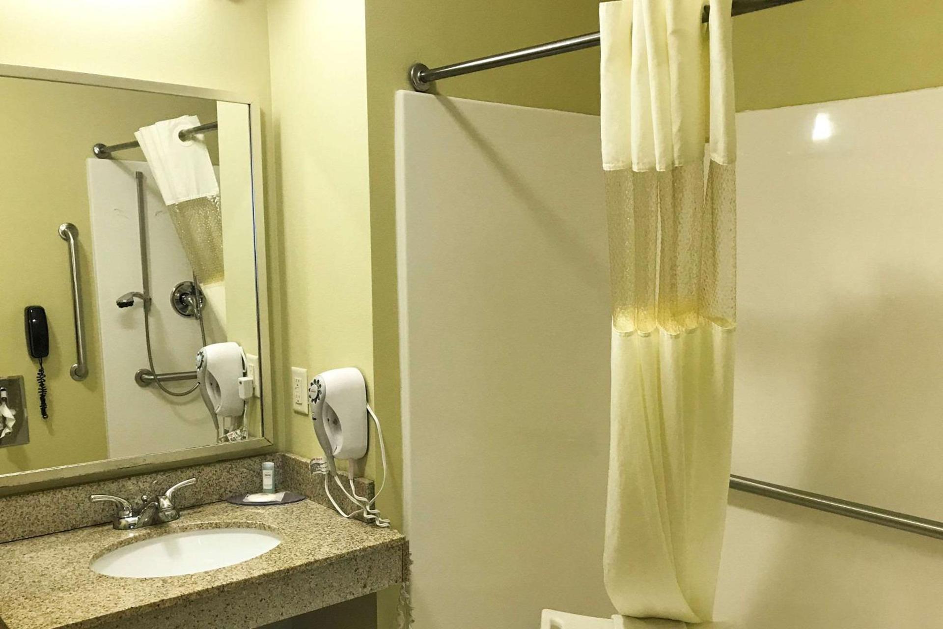 Suburban Studios Cedar Falls photo 34