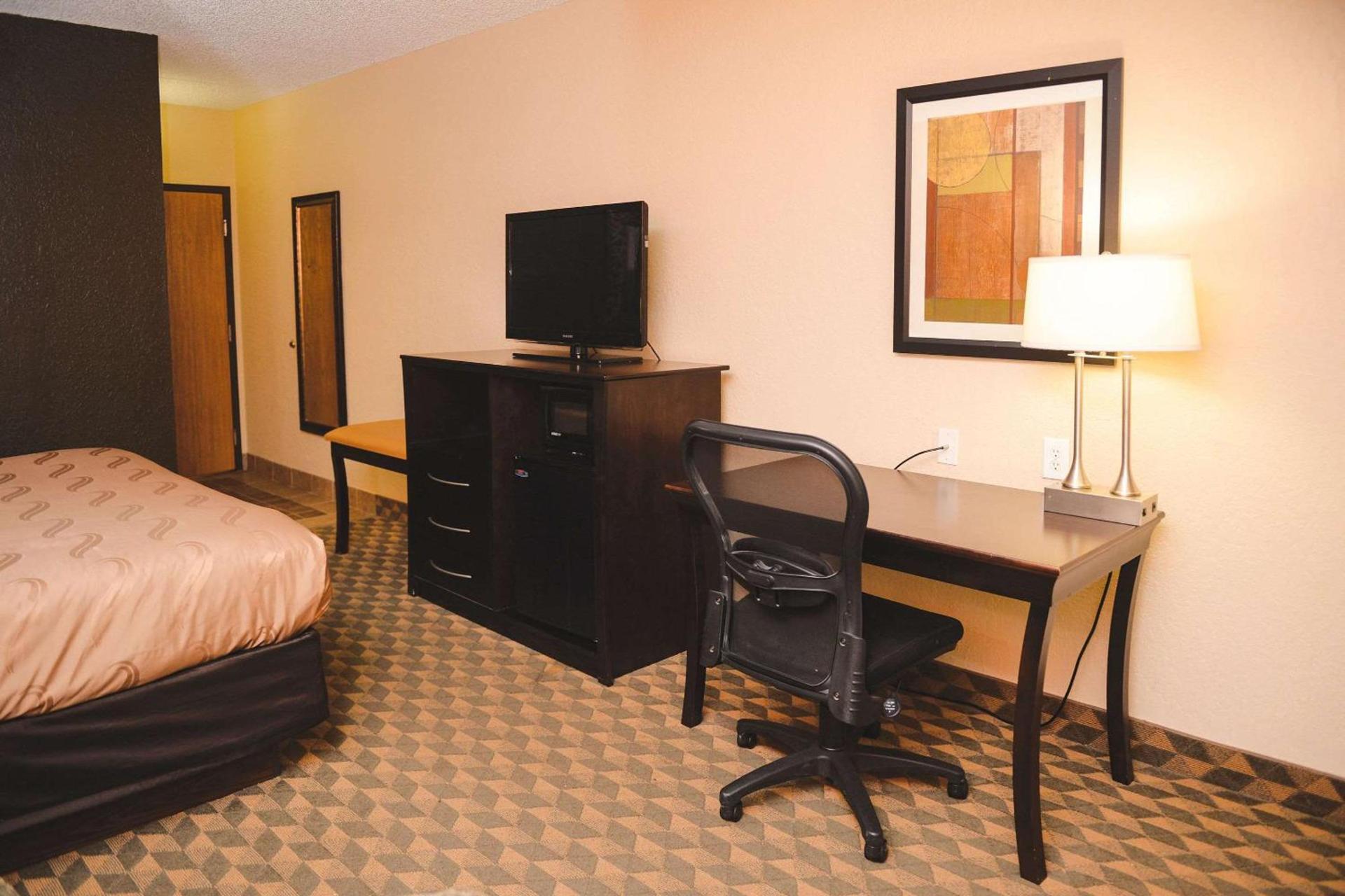 Quality Inn & Suites Ames Conference Center Near ISU Campus photo 12