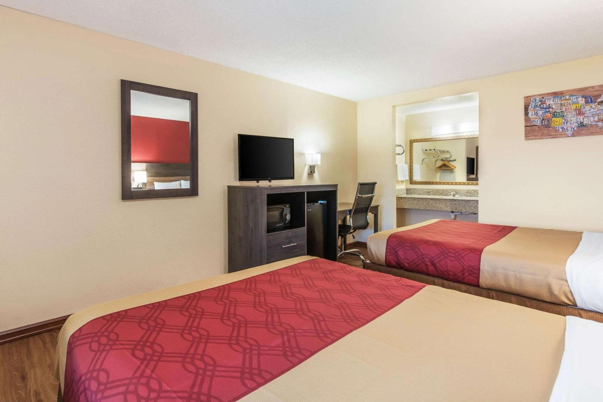 Econo Lodge Cloverdale photo 18