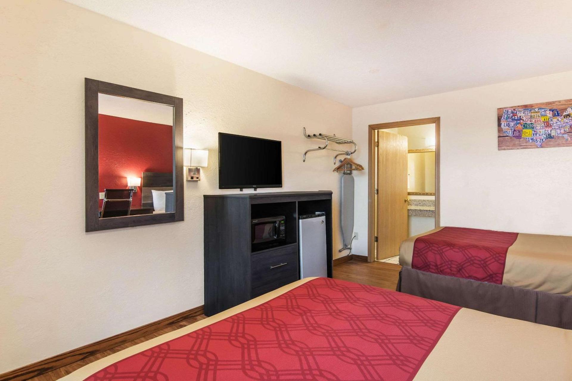 Econo Lodge Cloverdale photo 15