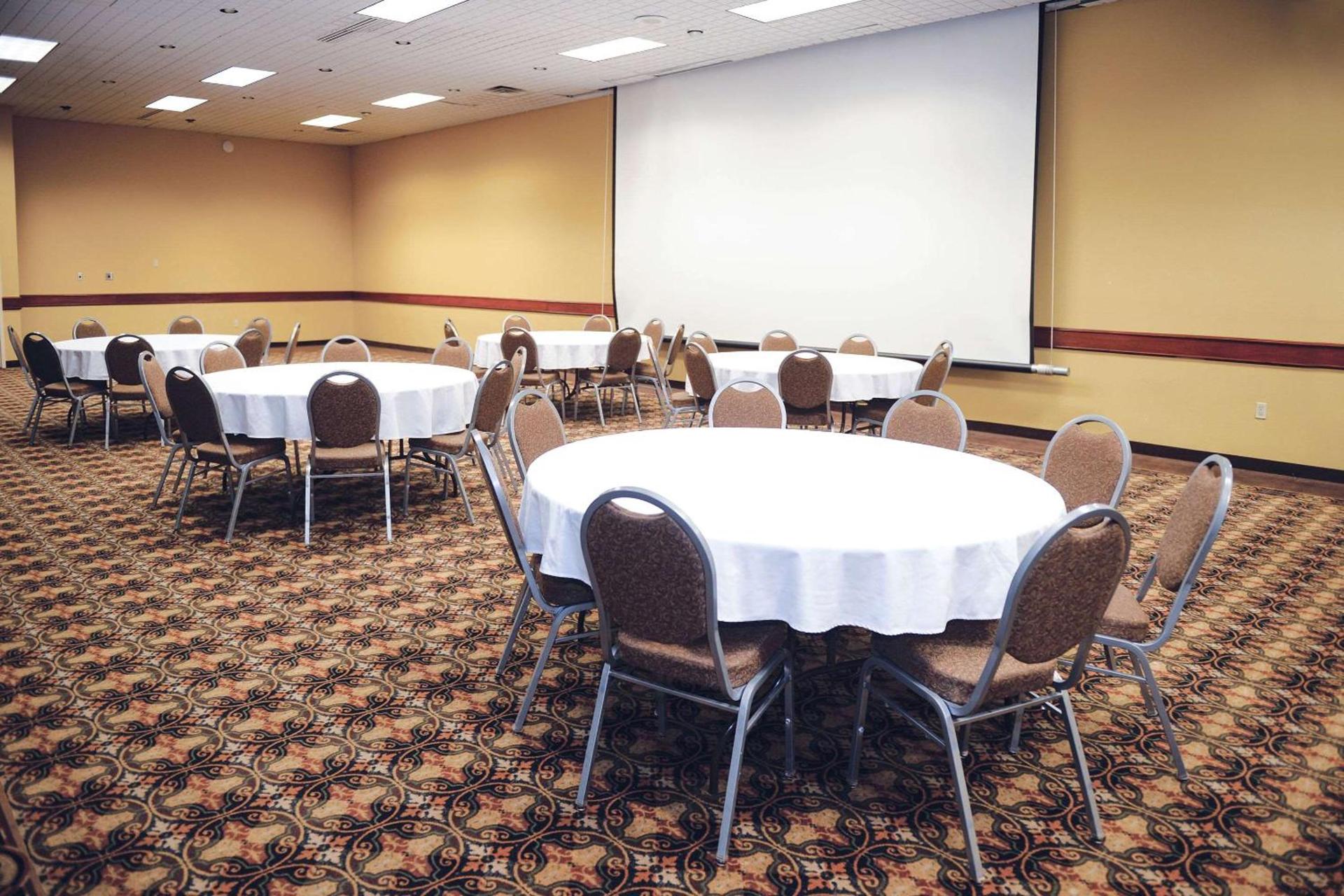 Quality Inn & Suites Ames Conference Center Near ISU Campus photo 10