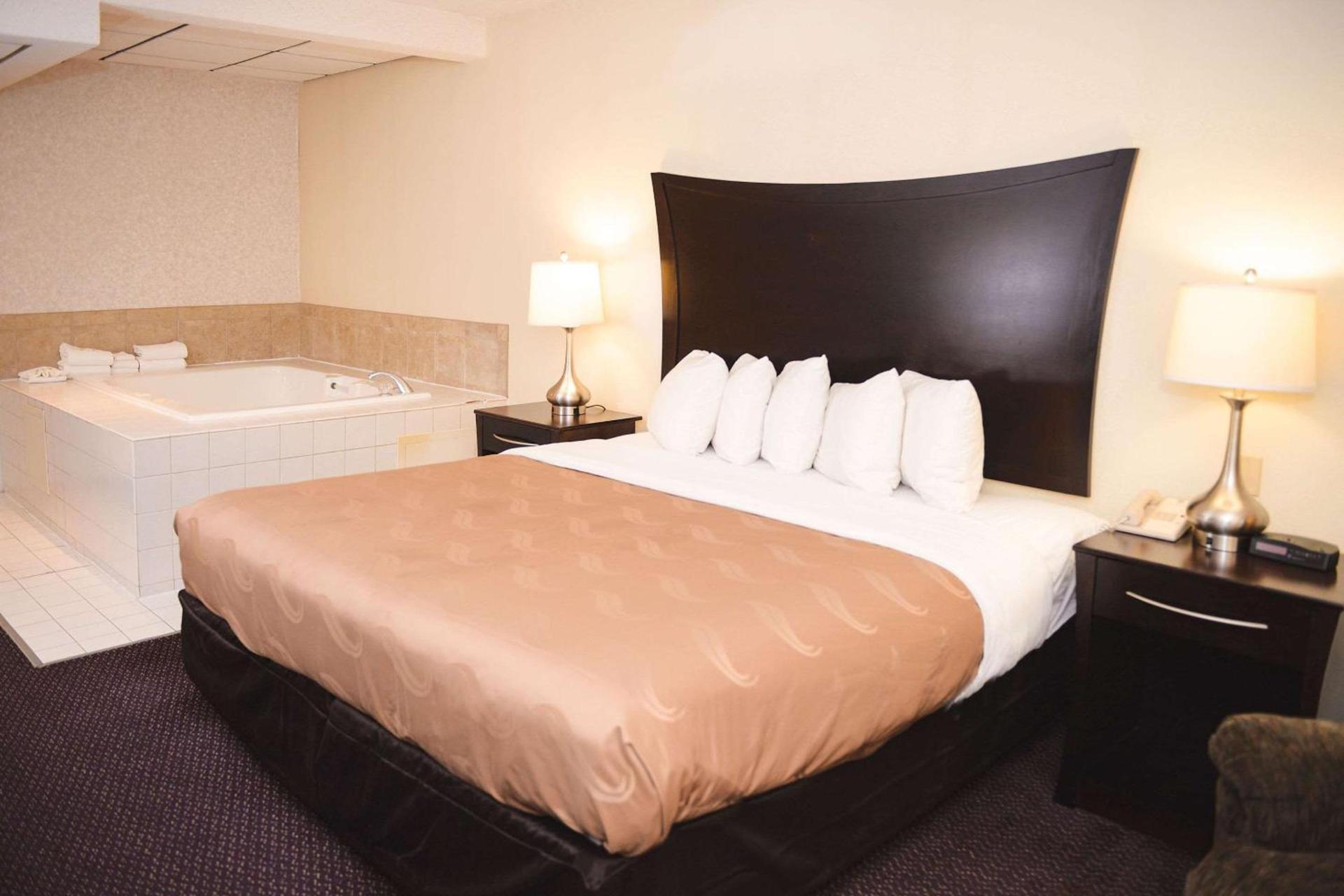 Quality Inn & Suites Ames Conference Center Near ISU Campus photo 4