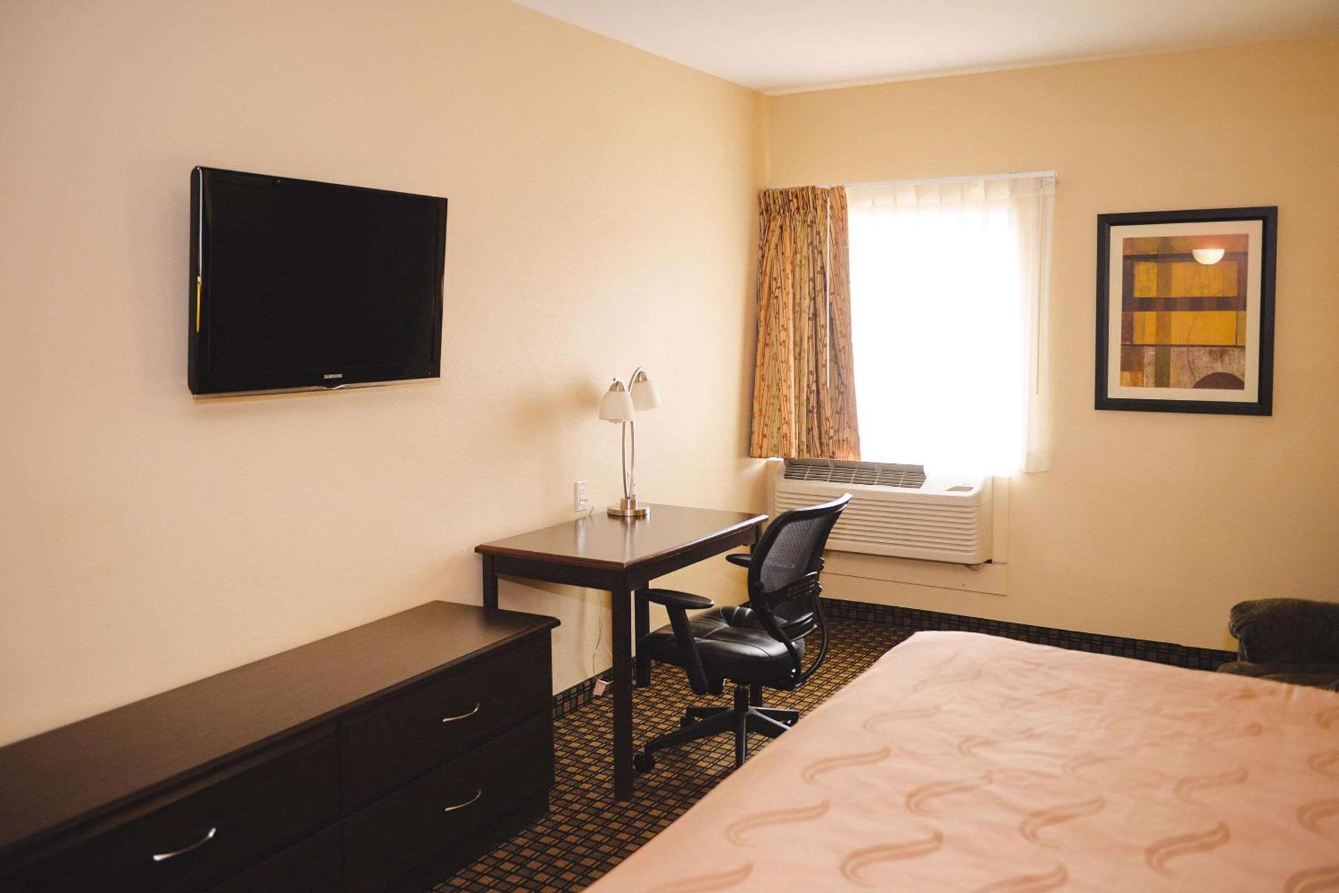 Quality Inn & Suites Ames Conference Center Near ISU Campus photo 2