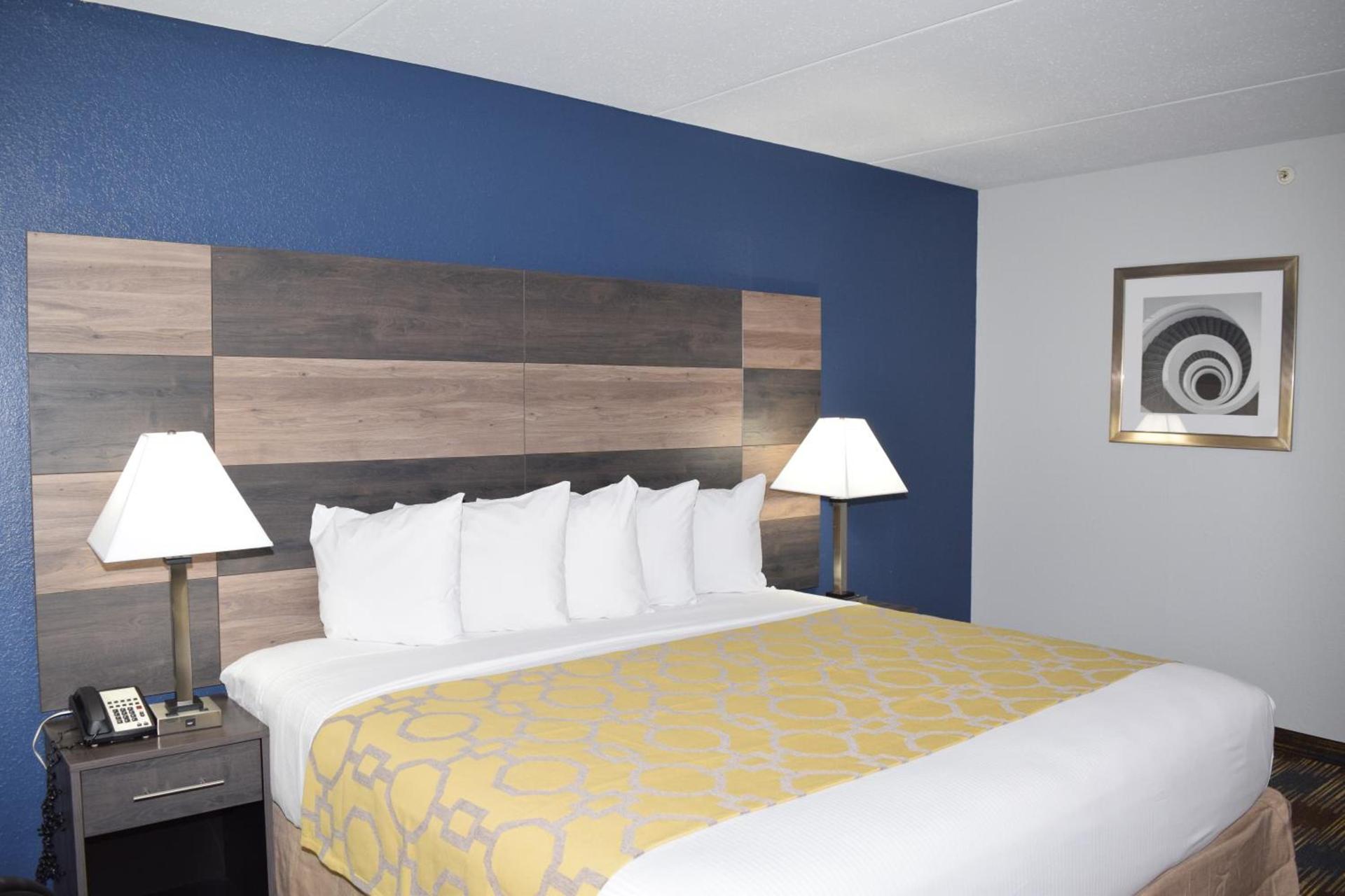 Baymont by Wyndham - Chicago - Addison - O'Hare photo 32