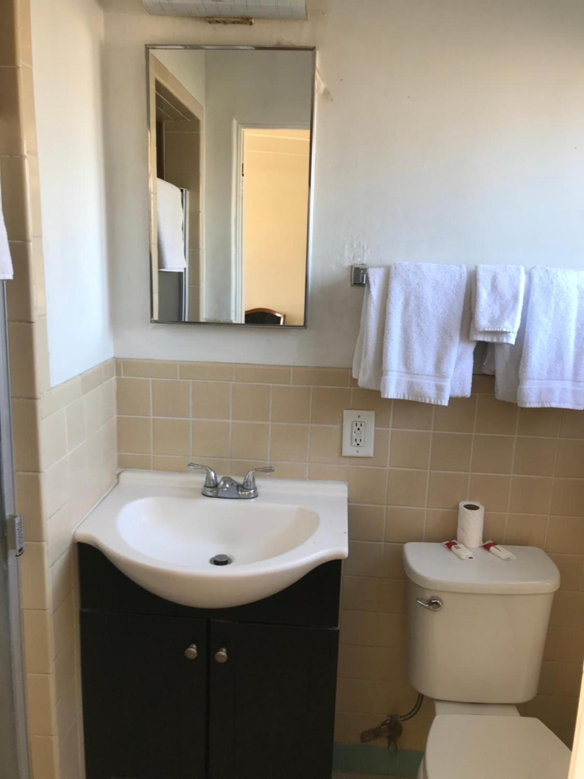 Ventura Beach House Motel photo 11