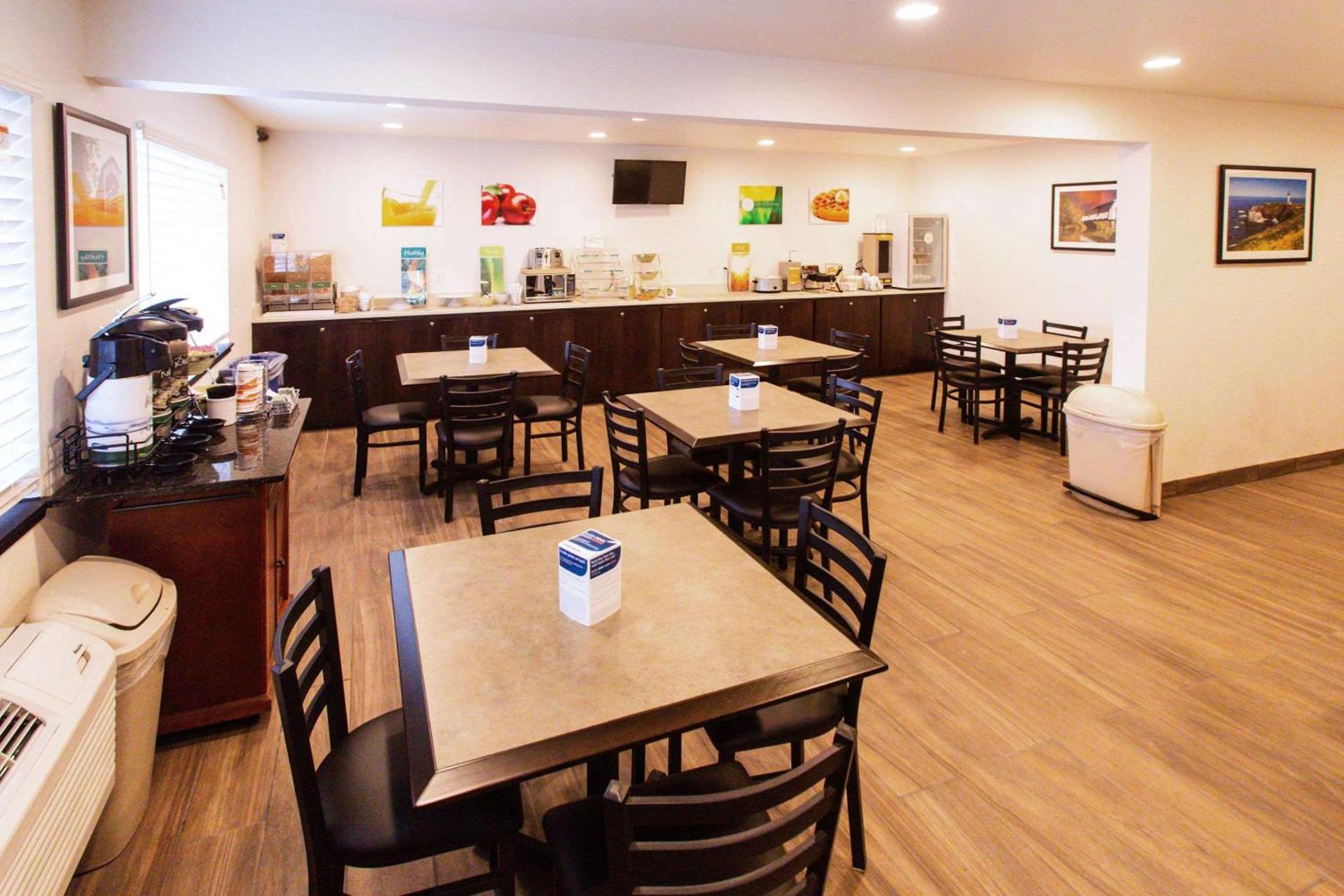 Cottage Grove Inn photo 25