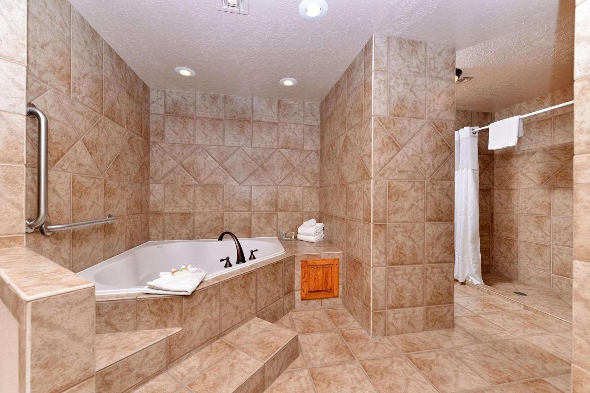 Quality Inn Vernal near Dinosaur National Monument photo 13