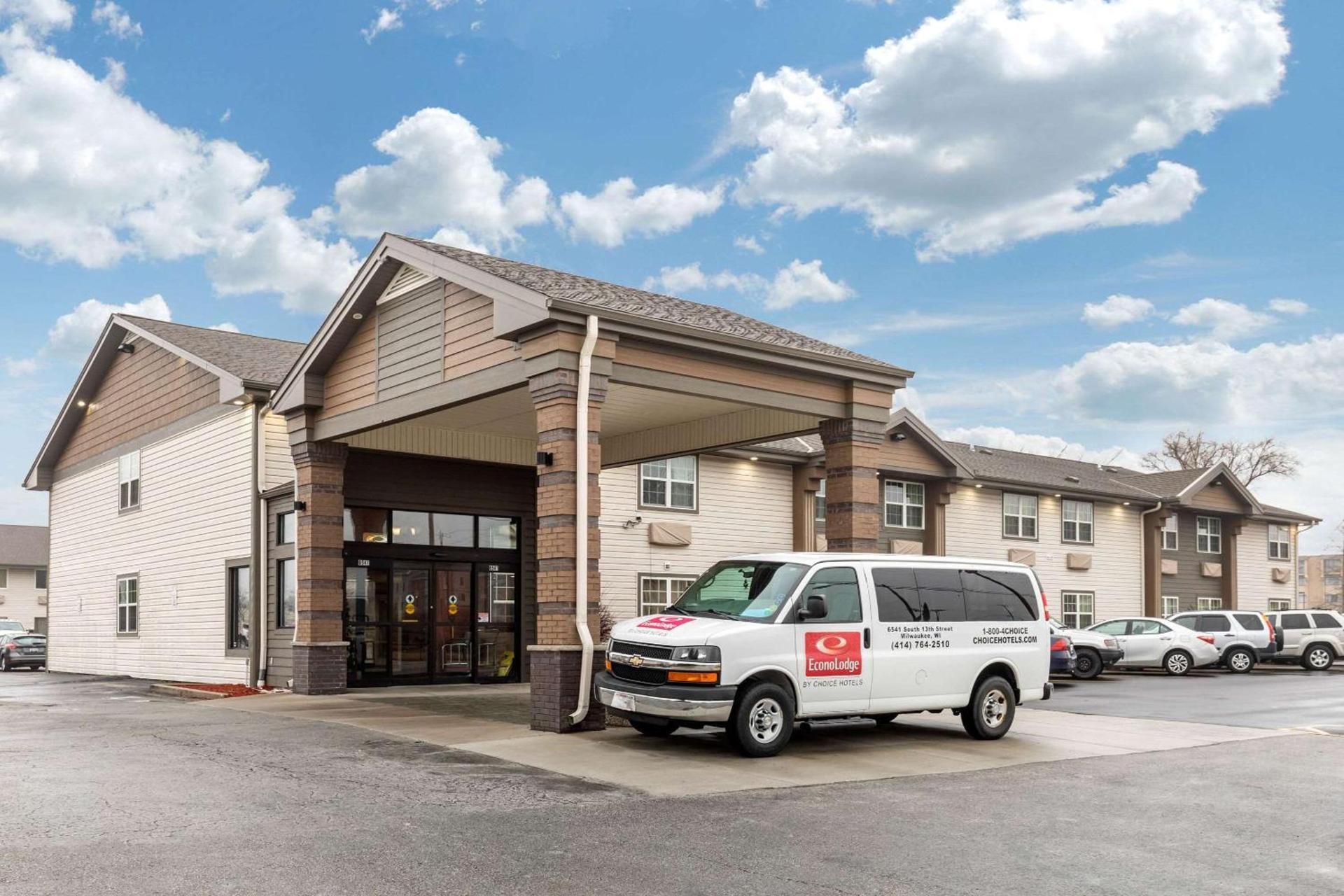 Econo Lodge Milwaukee Airport photo 1