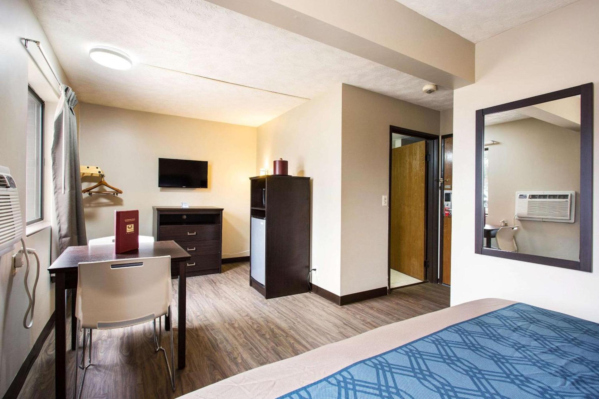 Red Lion Inn & Suites Olathe Kansas City photo 9