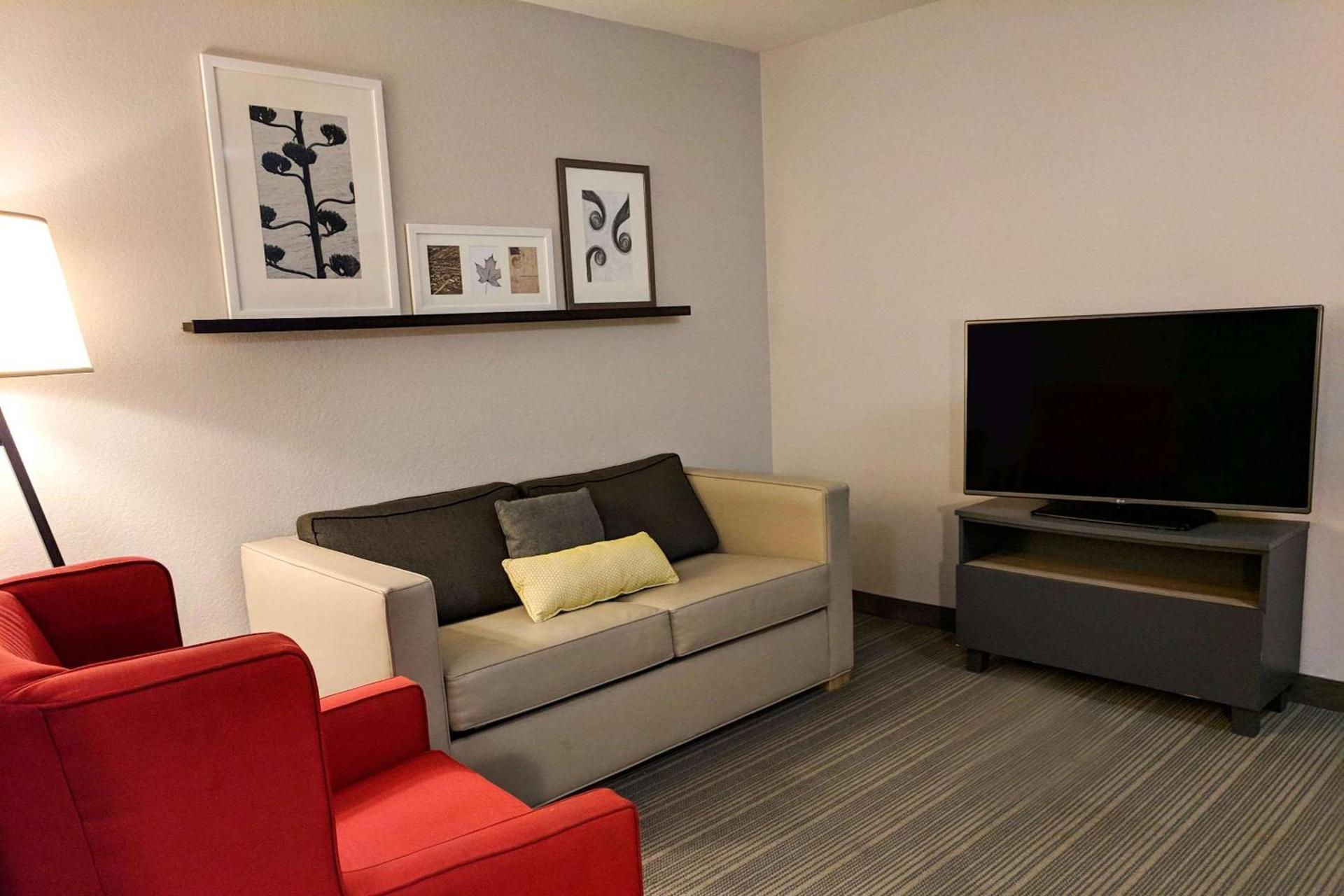 Comfort Inn & Suites Slidell - New Orleans Area photo 9