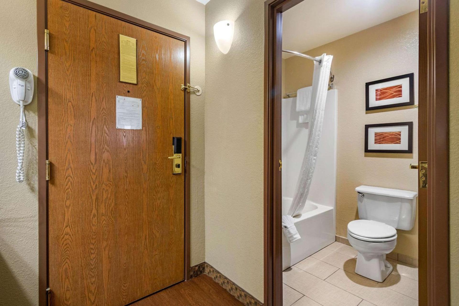 Comfort Inn & Suites Springfield I-44 photo 16