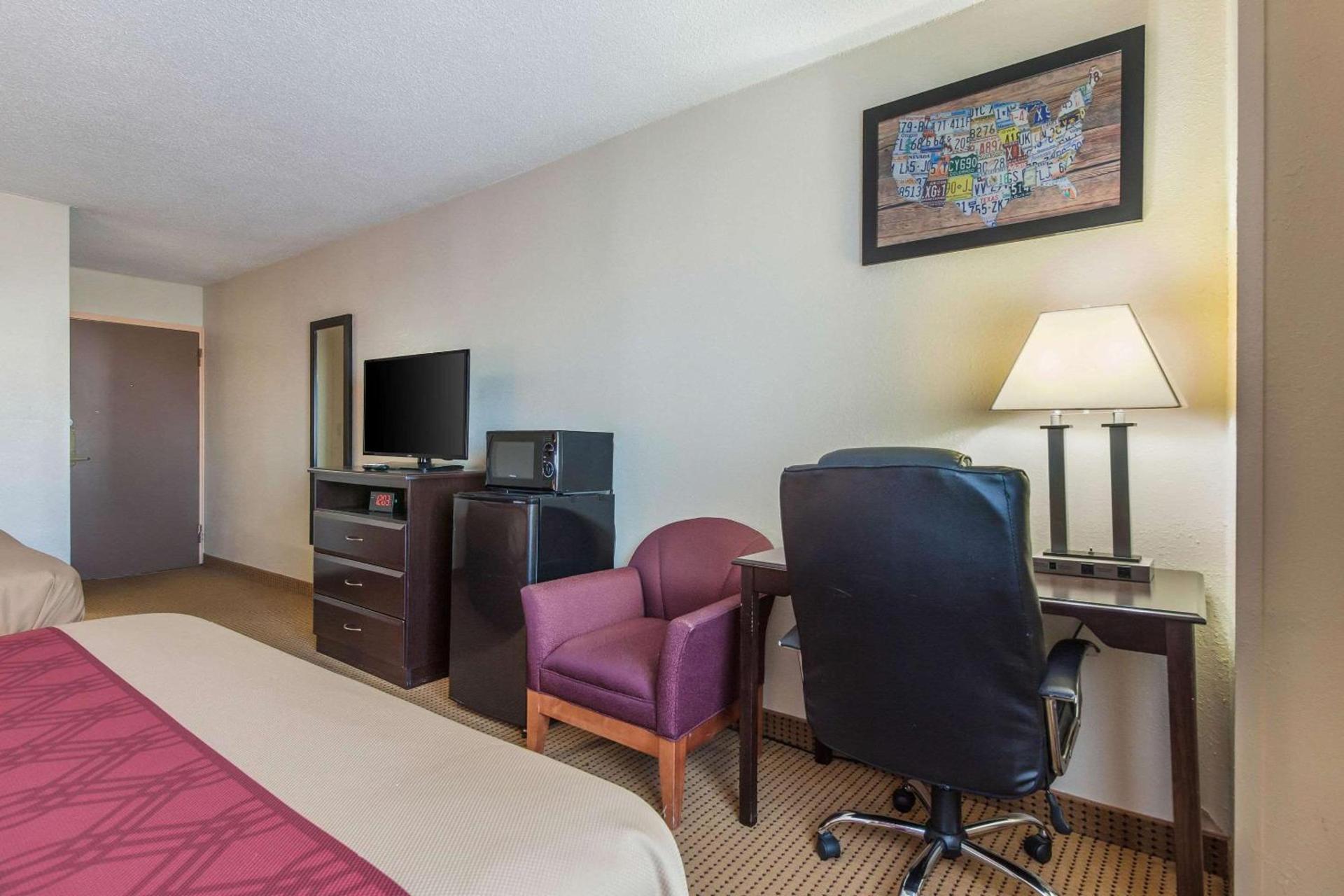 Econo Lodge Lexington photo 9