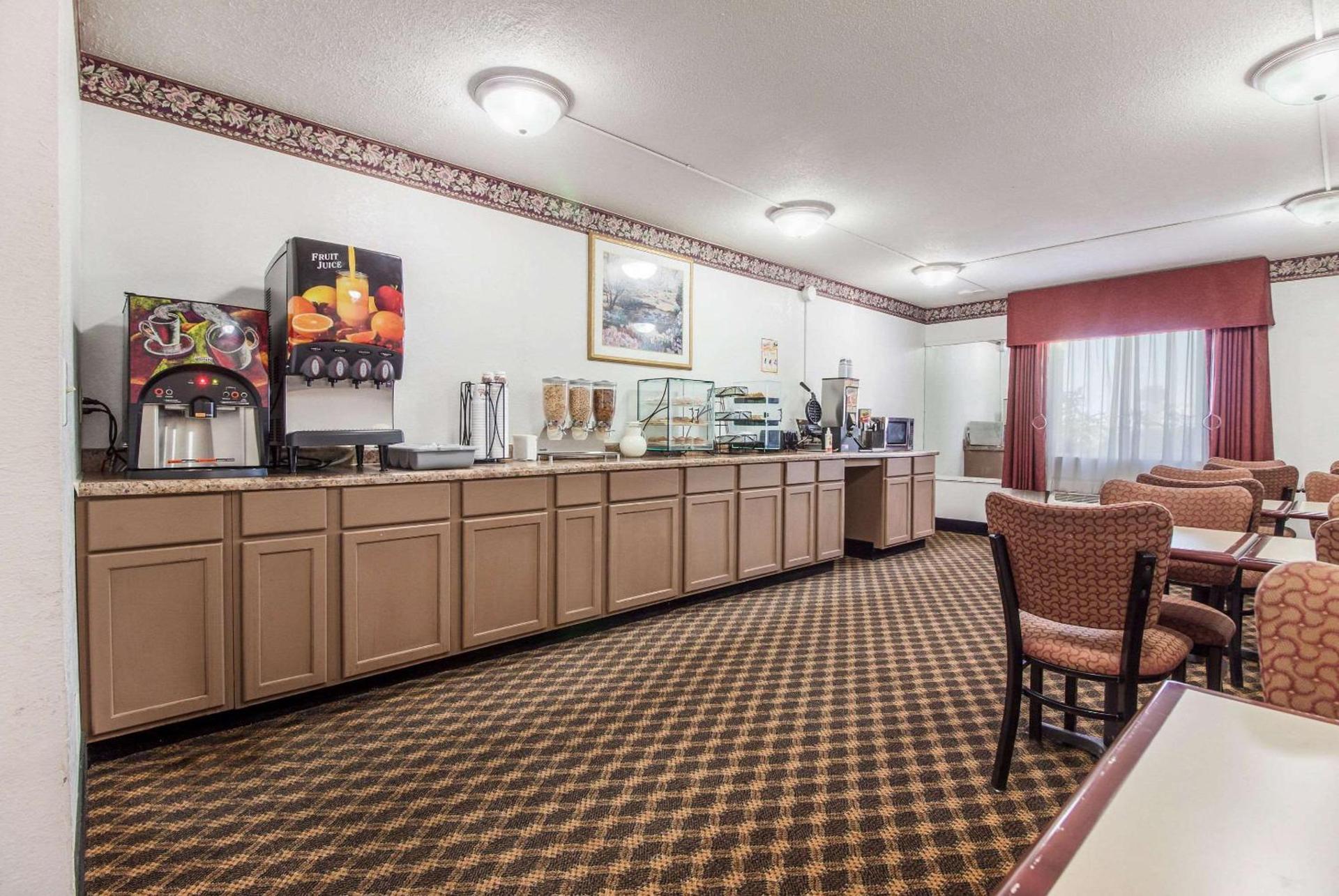 Econo Lodge Lexington photo 18