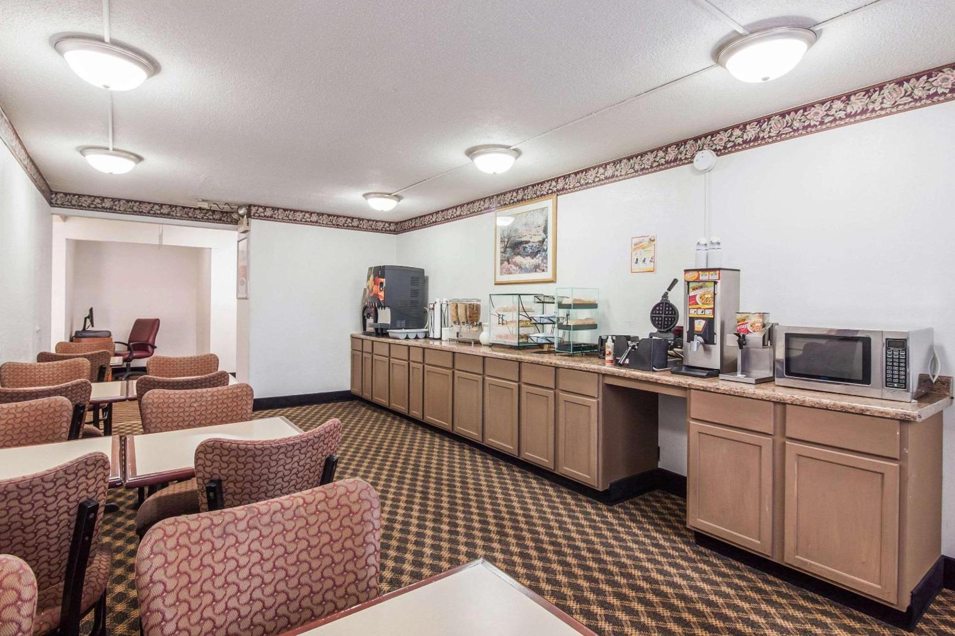 Econo Lodge Lexington photo 20
