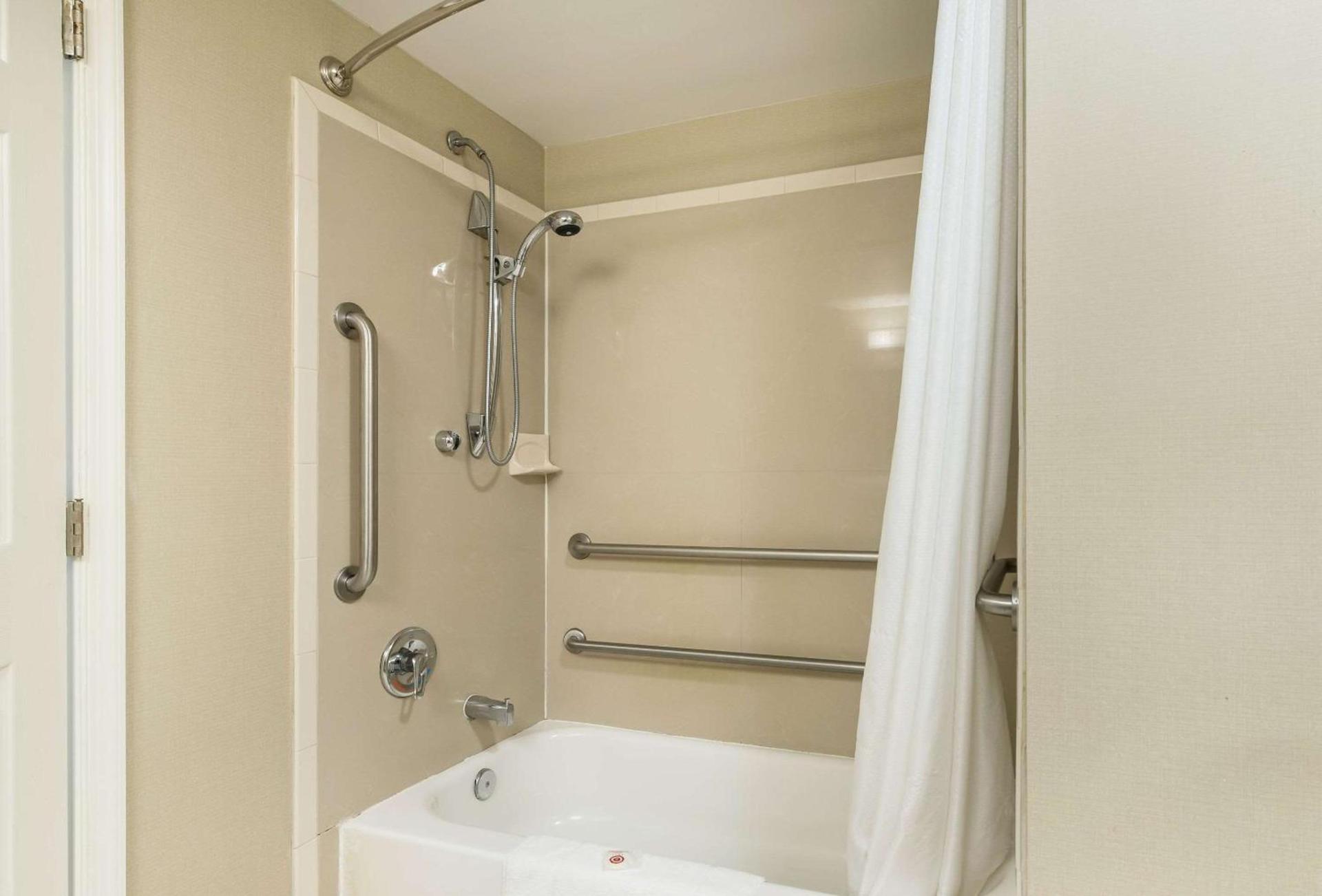 Comfort Suites Atlantic City North photo 17