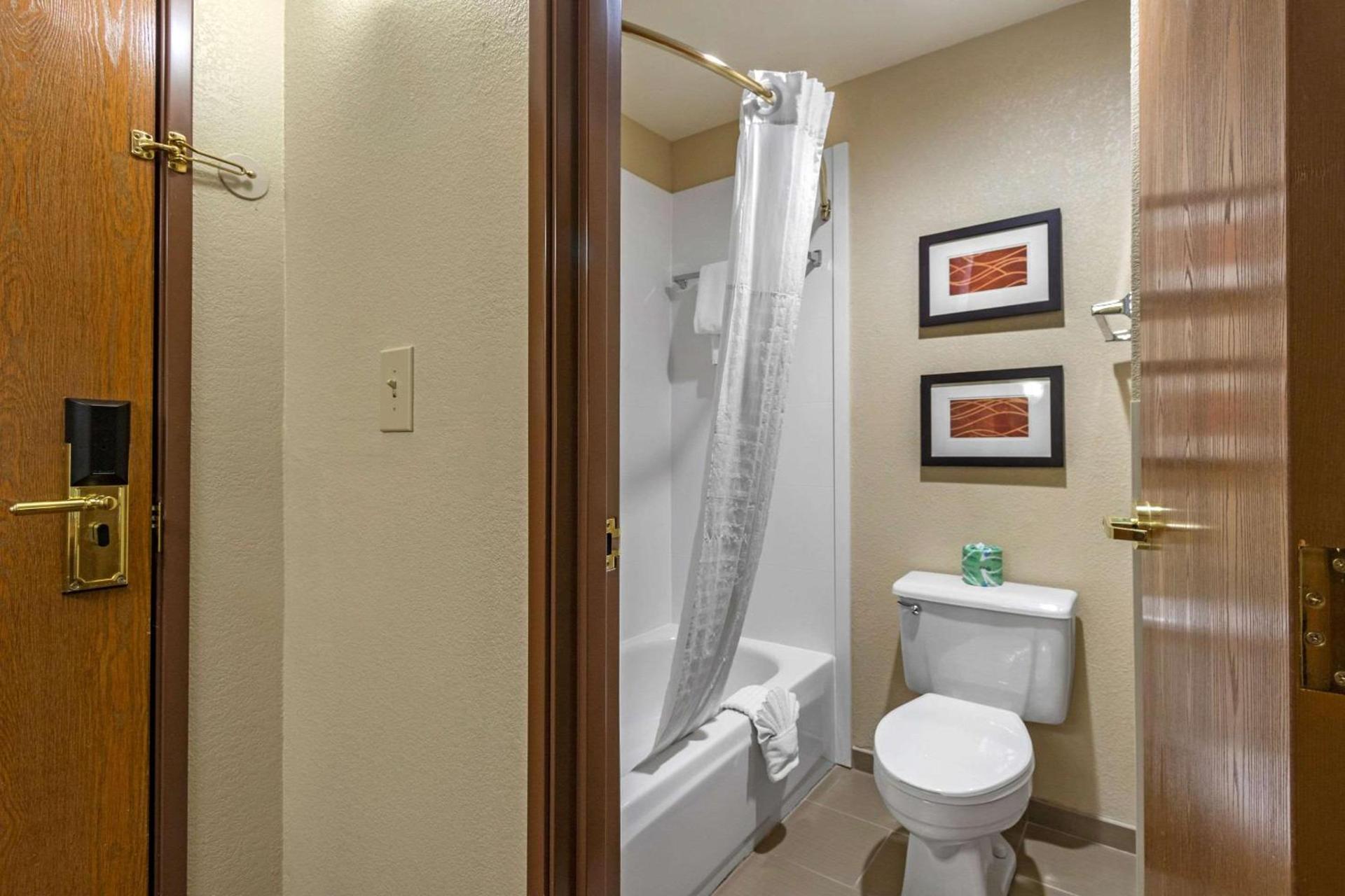 Comfort Inn & Suites Springfield I-44 photo 36
