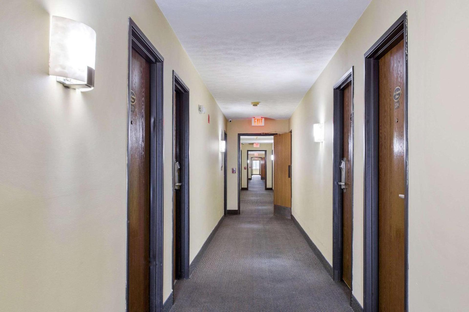 Red Lion Inn & Suites Olathe Kansas City photo 2