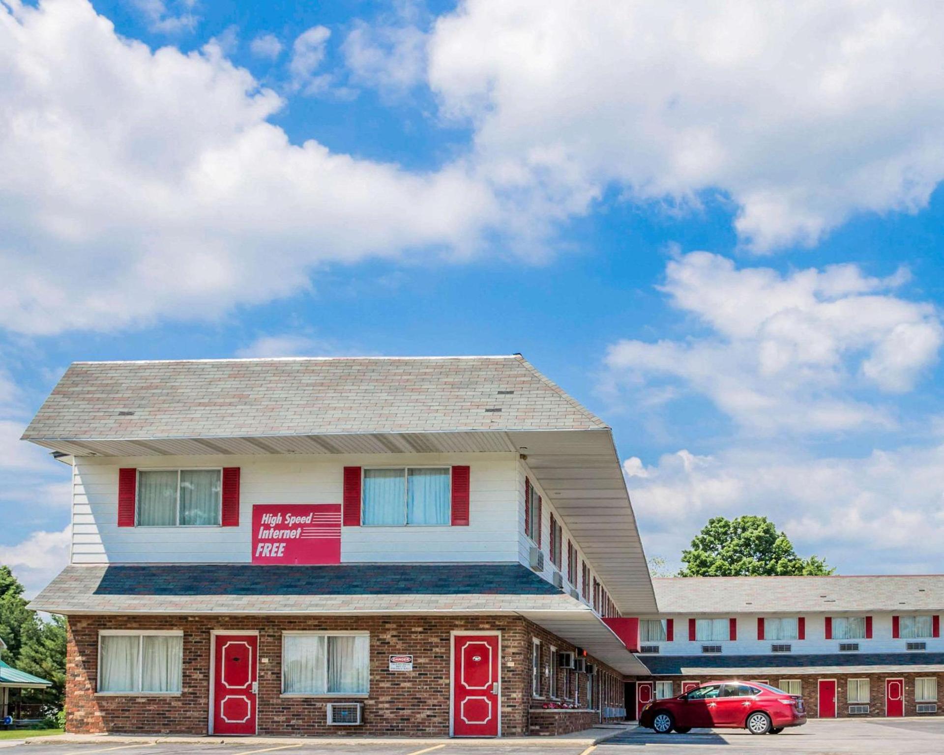 Rodeway Inn — hotel in Kalkaska