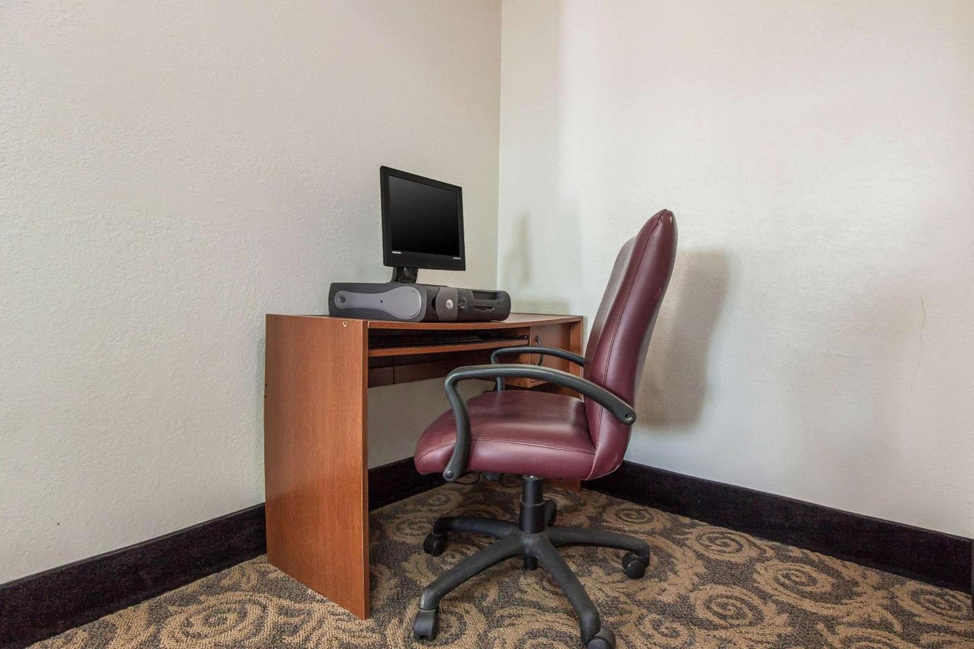 Econo Lodge Lexington photo 16