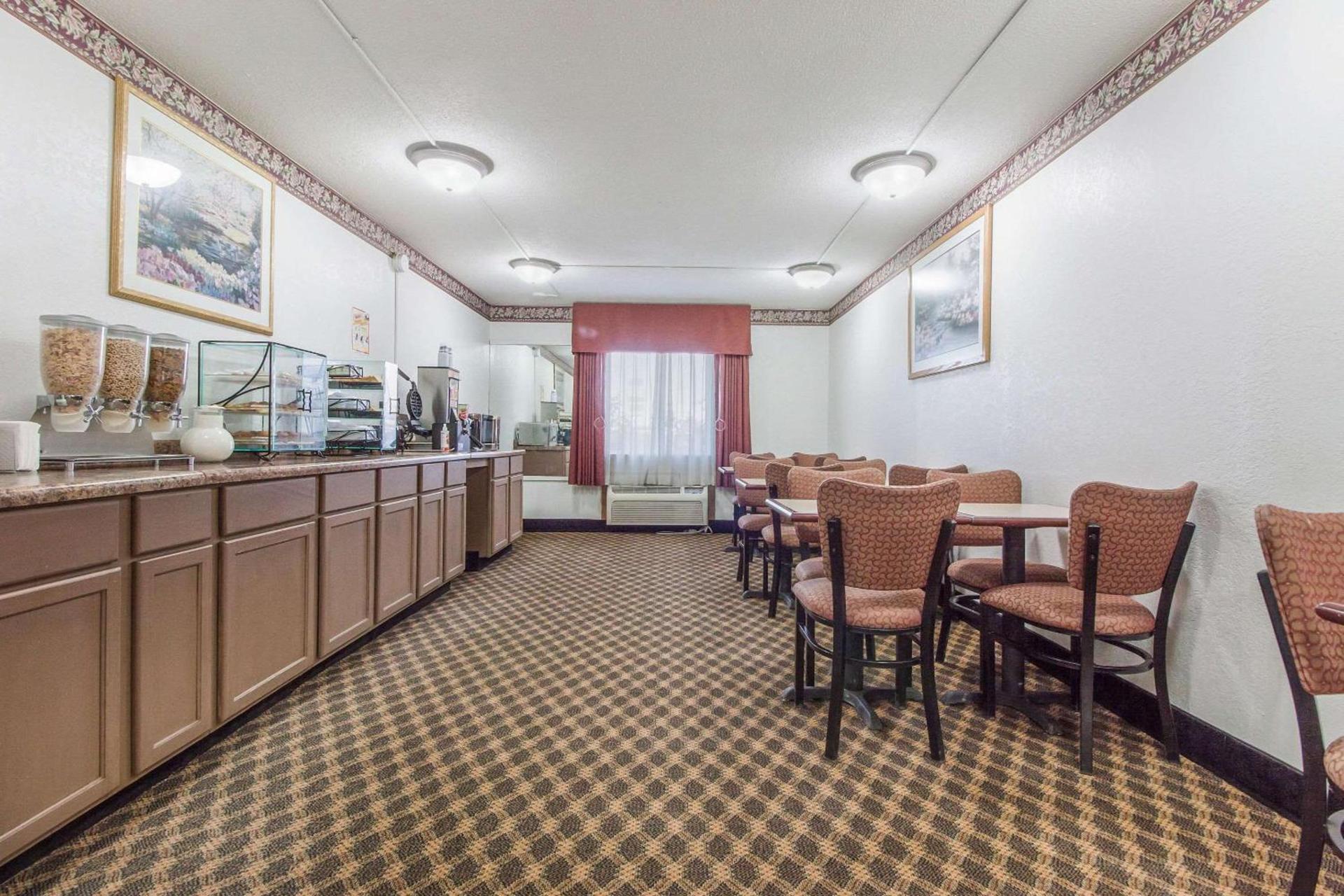 Econo Lodge Lexington photo 19