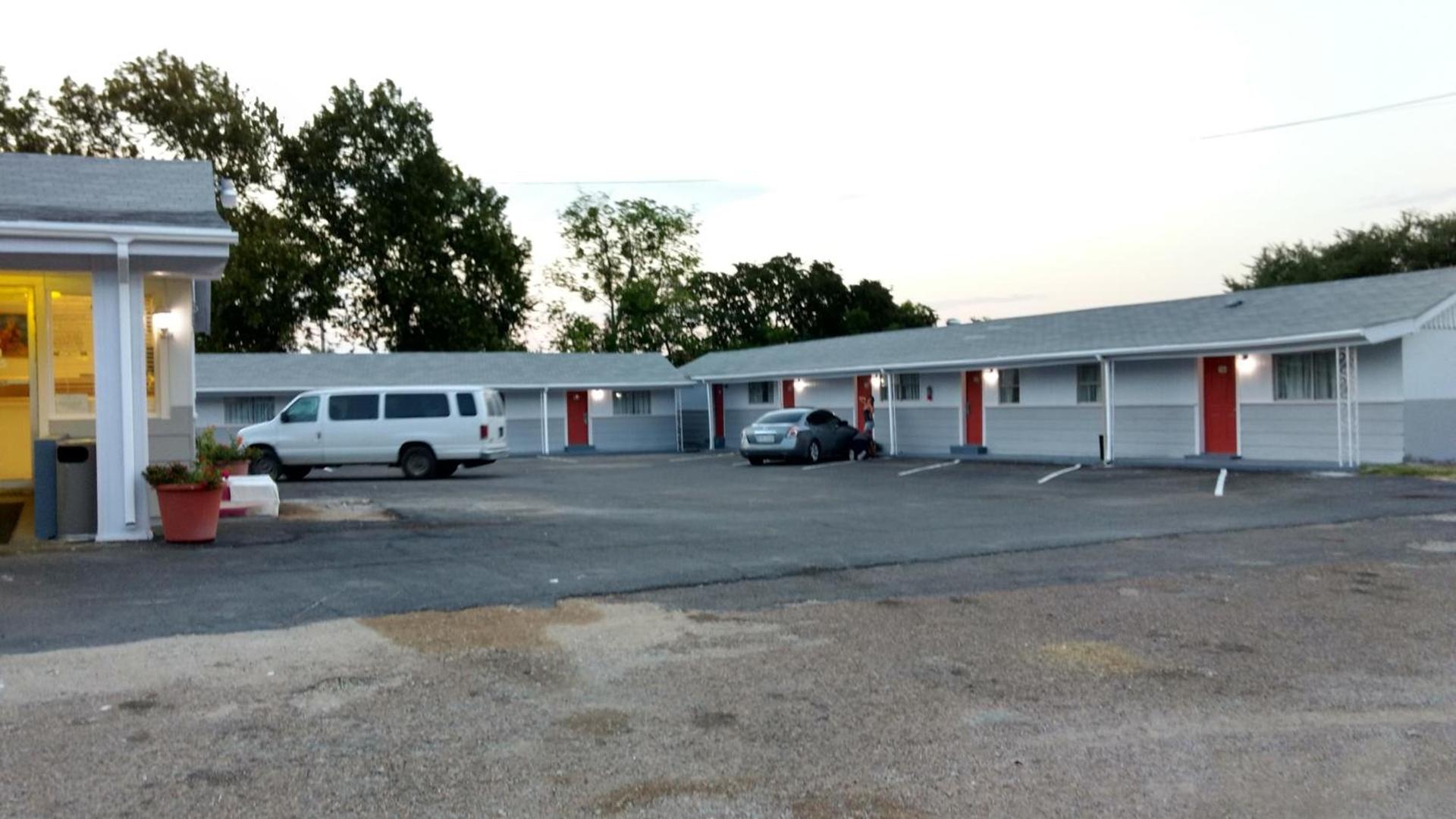 Budget Inn Hamilton photo 5