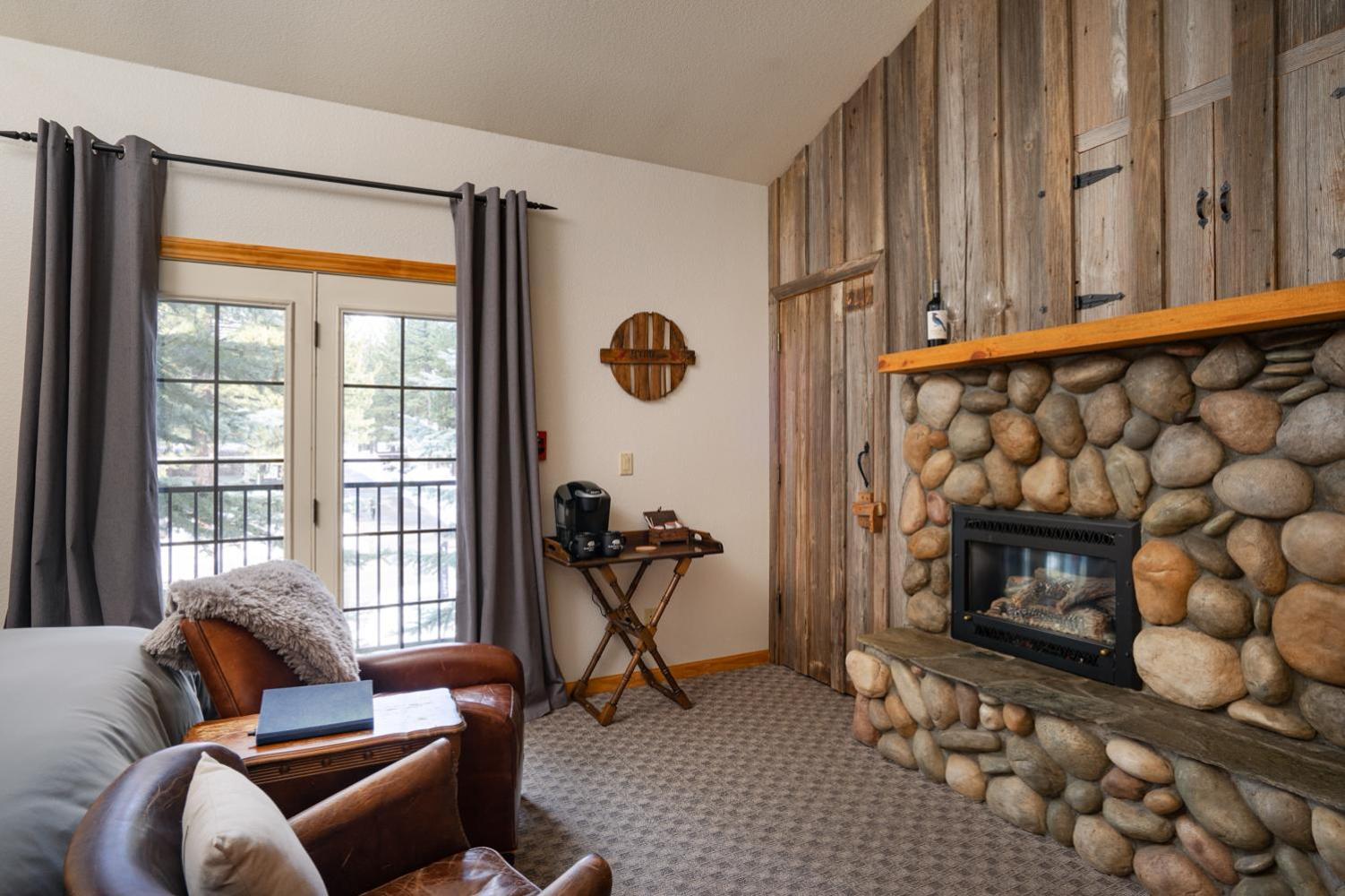 Black Bear Lodge photo 6