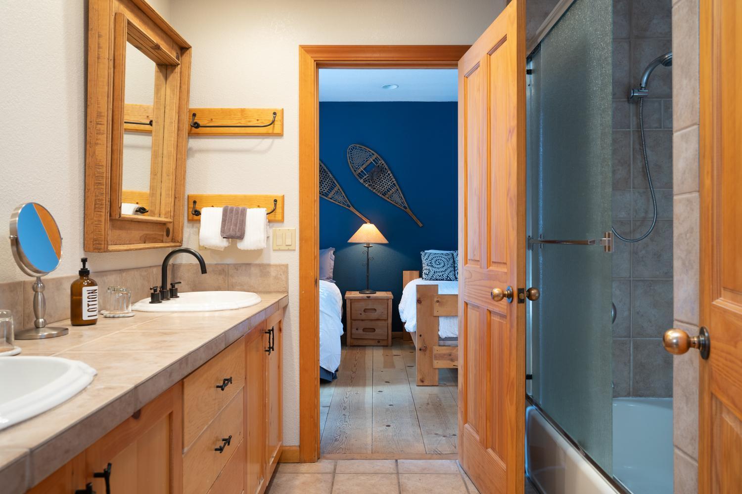 Black Bear Lodge photo 10