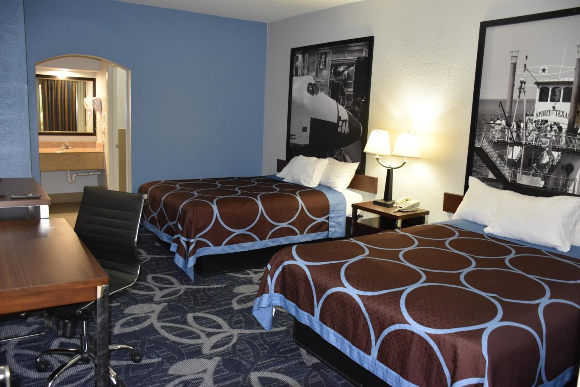 Super 8 by Wyndham Houston Hobby Airport South photo 6