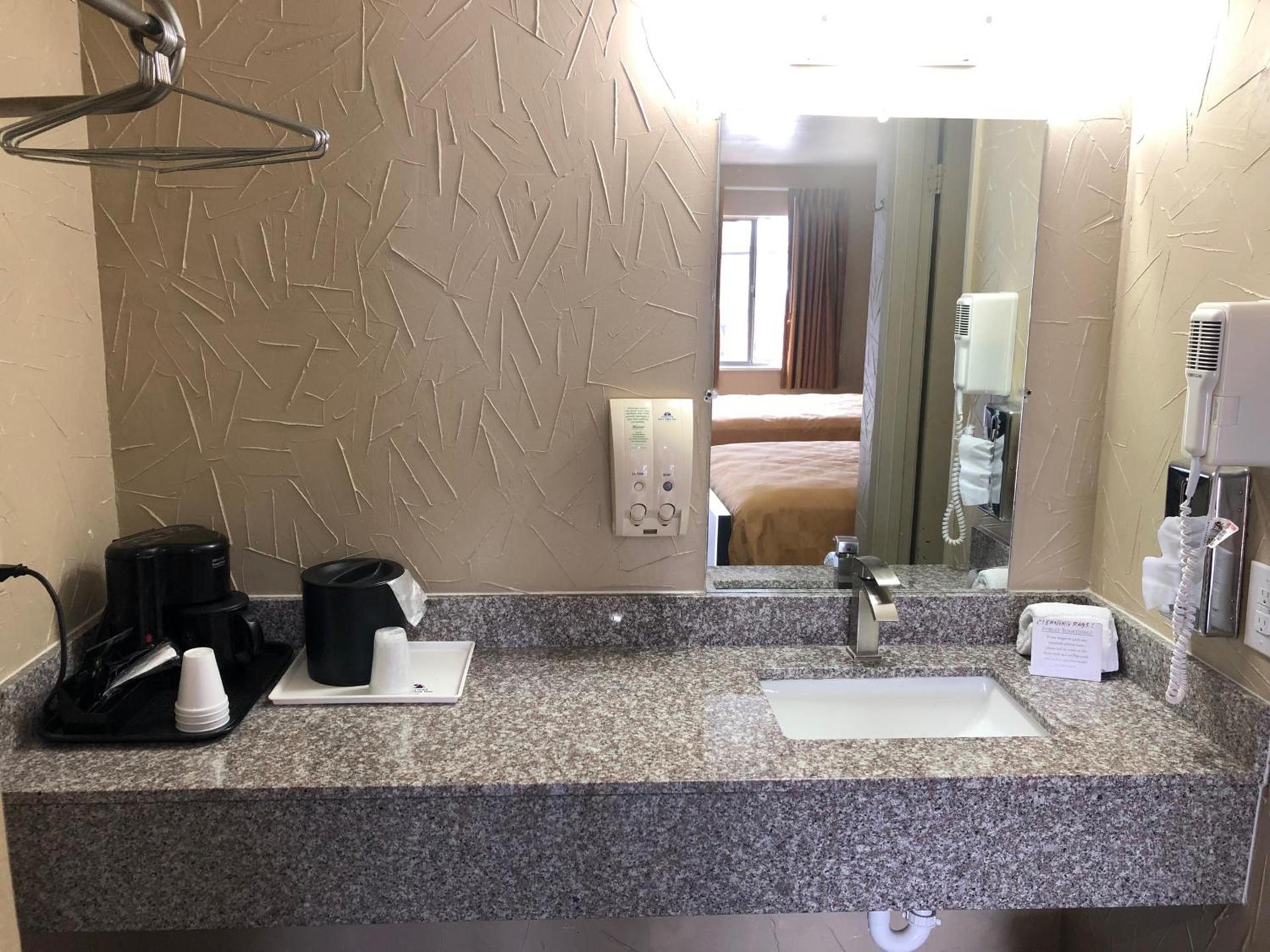 Americas Best Value Inn - Legend's Inn photo 37