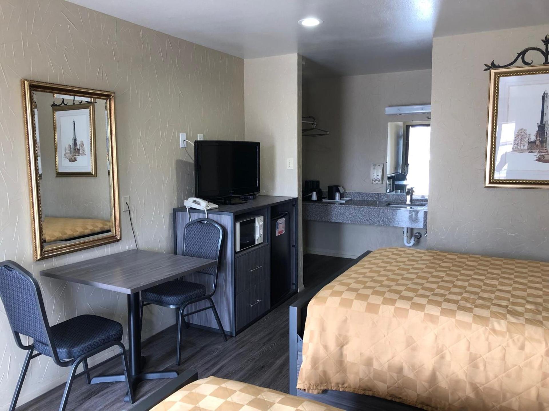Americas Best Value Inn - Legend's Inn photo 38