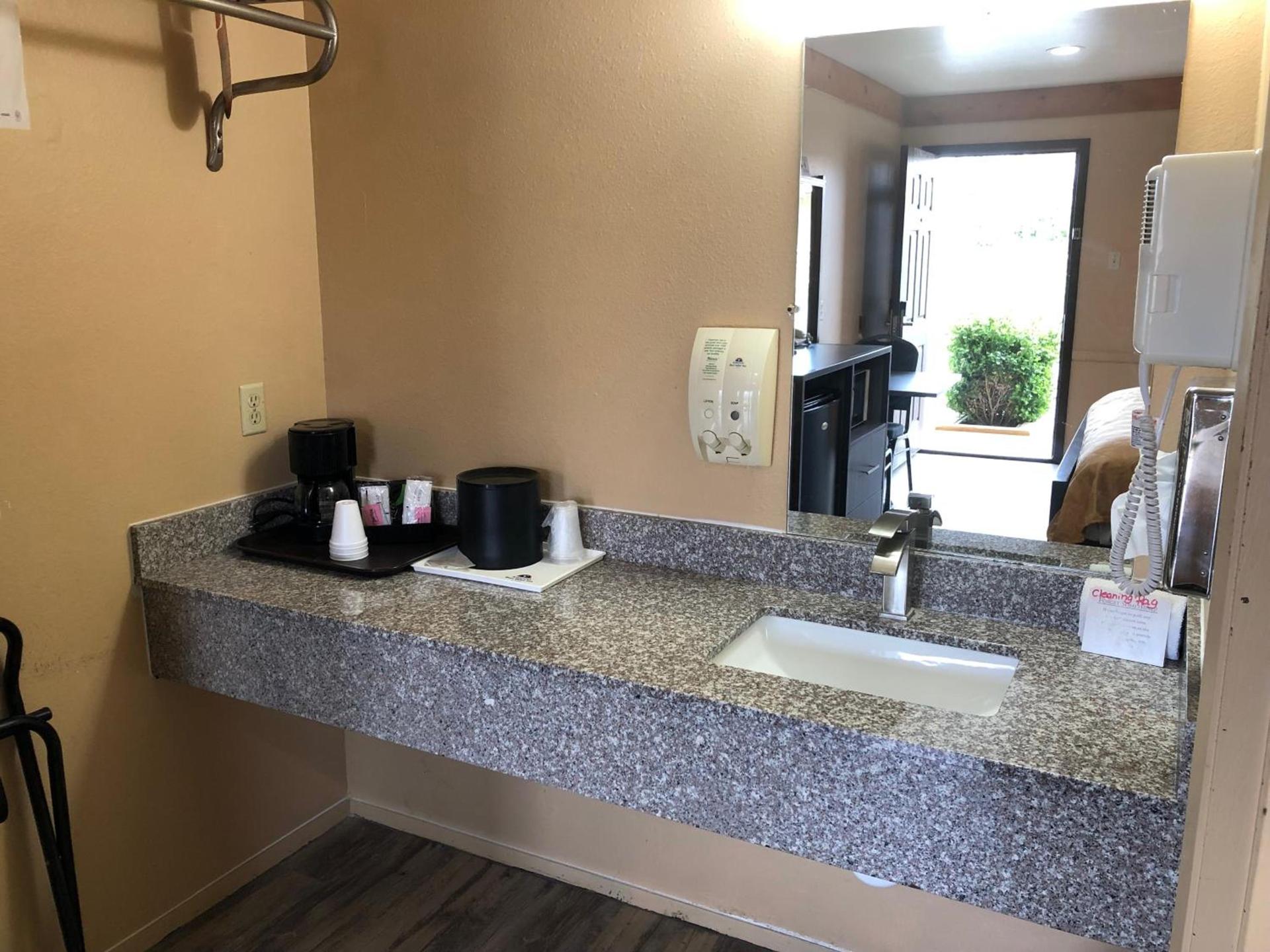 Americas Best Value Inn - Legend's Inn photo 48