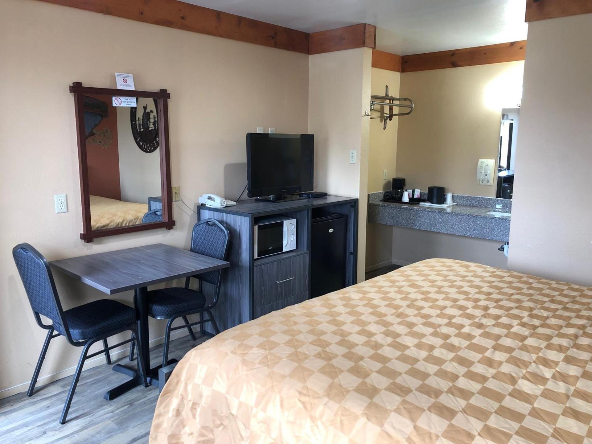Americas Best Value Inn - Legend's Inn photo 49
