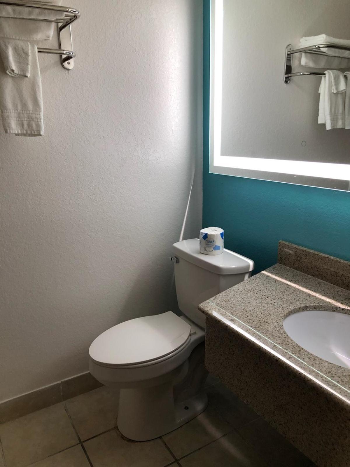 Howard Johnson by Wyndham Winter Haven FL photo 25