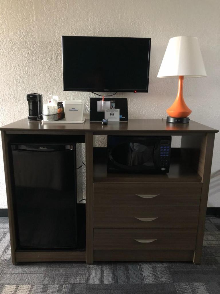 Howard Johnson by Wyndham Winter Haven FL photo 19