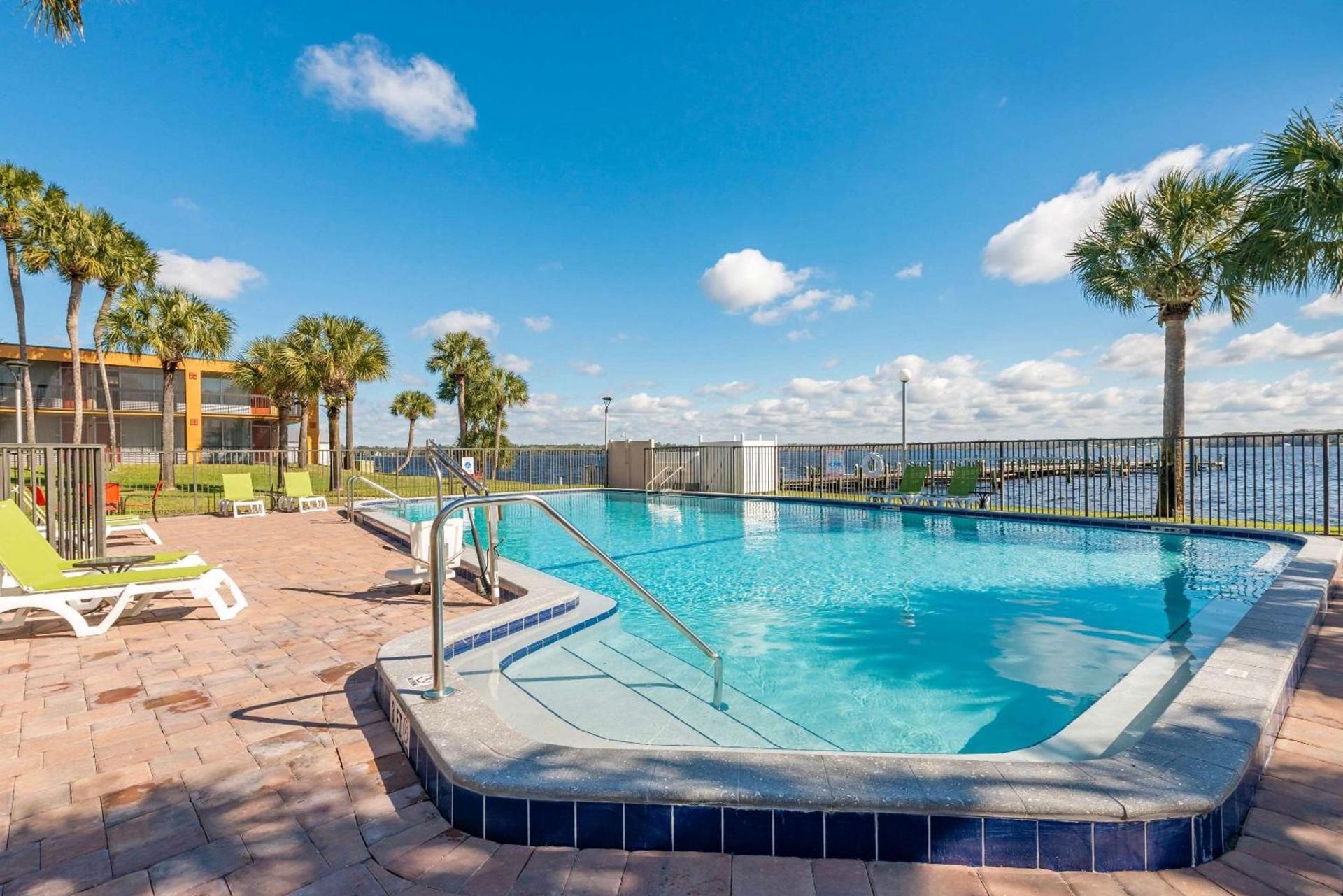 Quality Inn and Suites Palatka Riverfront photo 25