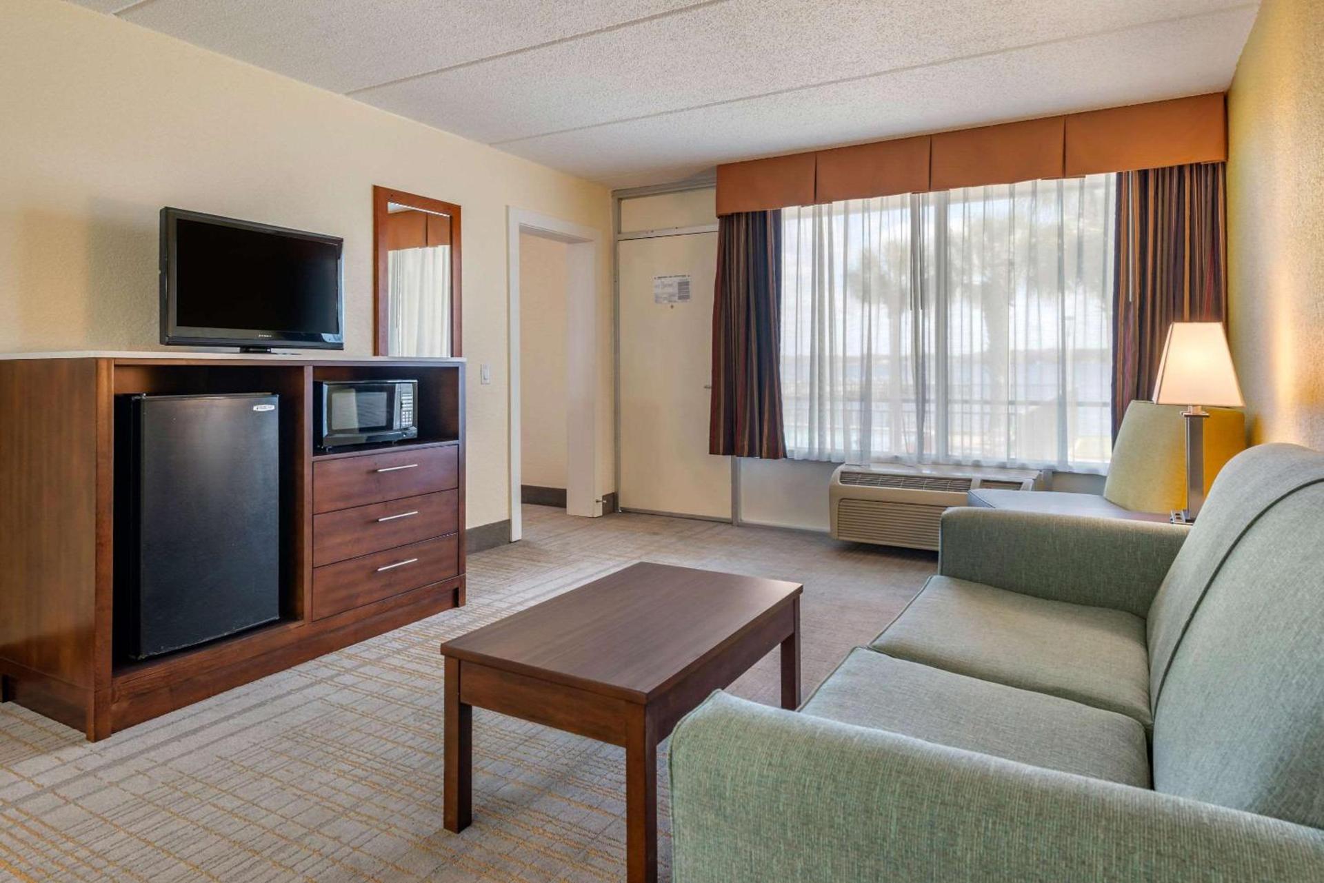 Quality Inn and Suites Palatka Riverfront photo 24