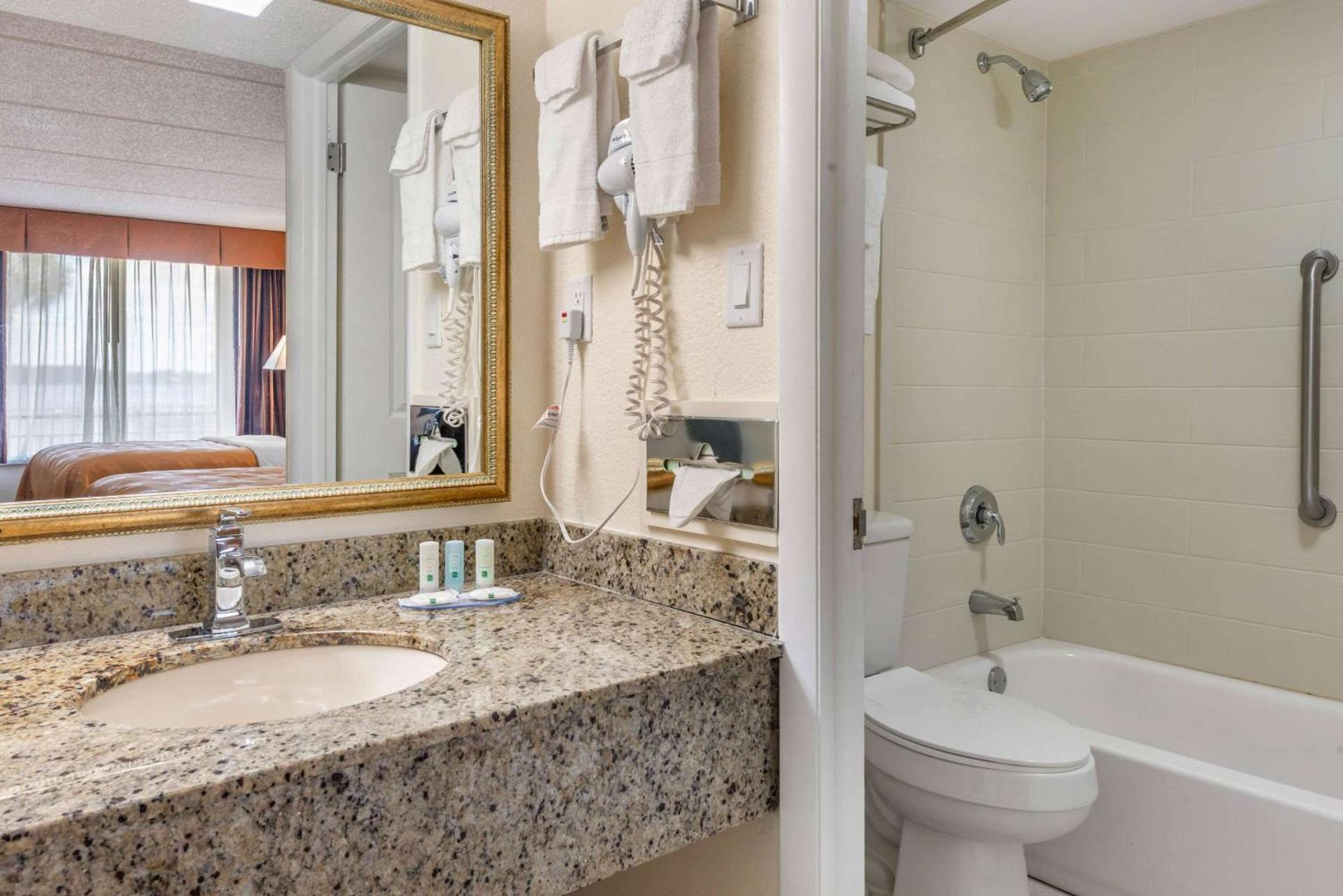 Quality Inn and Suites Palatka Riverfront photo 8