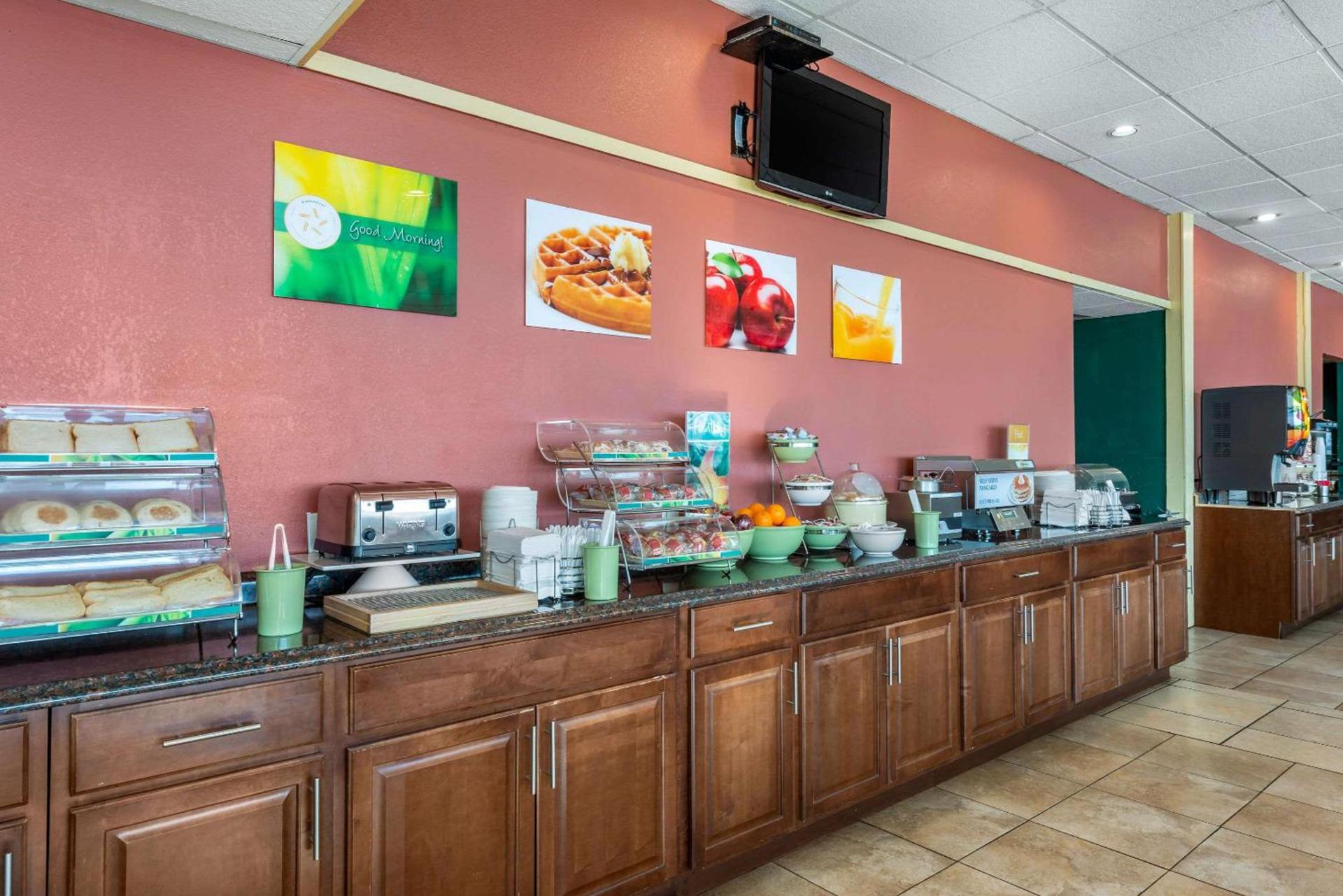 Quality Inn and Suites Palatka Riverfront photo 16