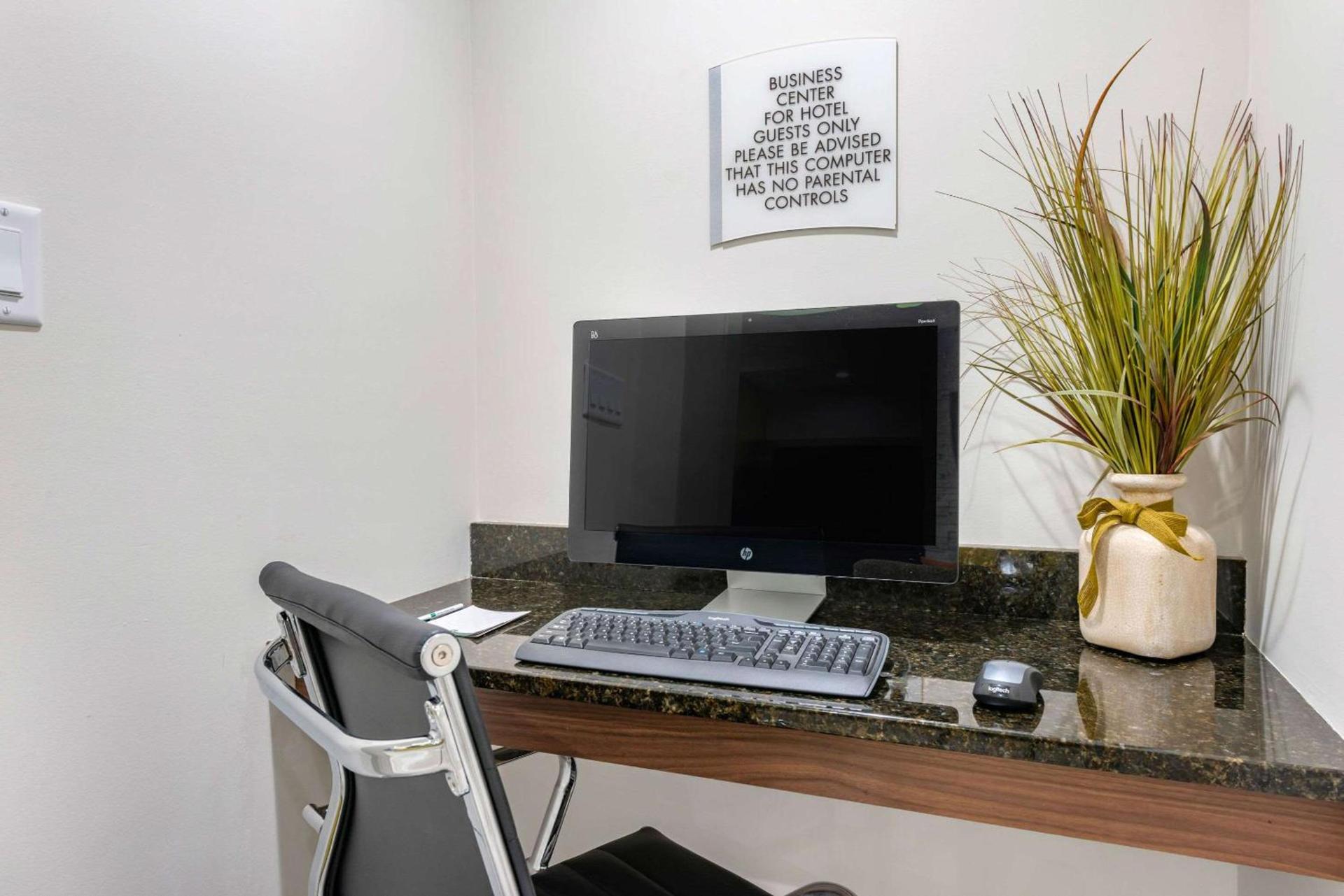 Quality Inn and Suites Palatka Riverfront photo 13