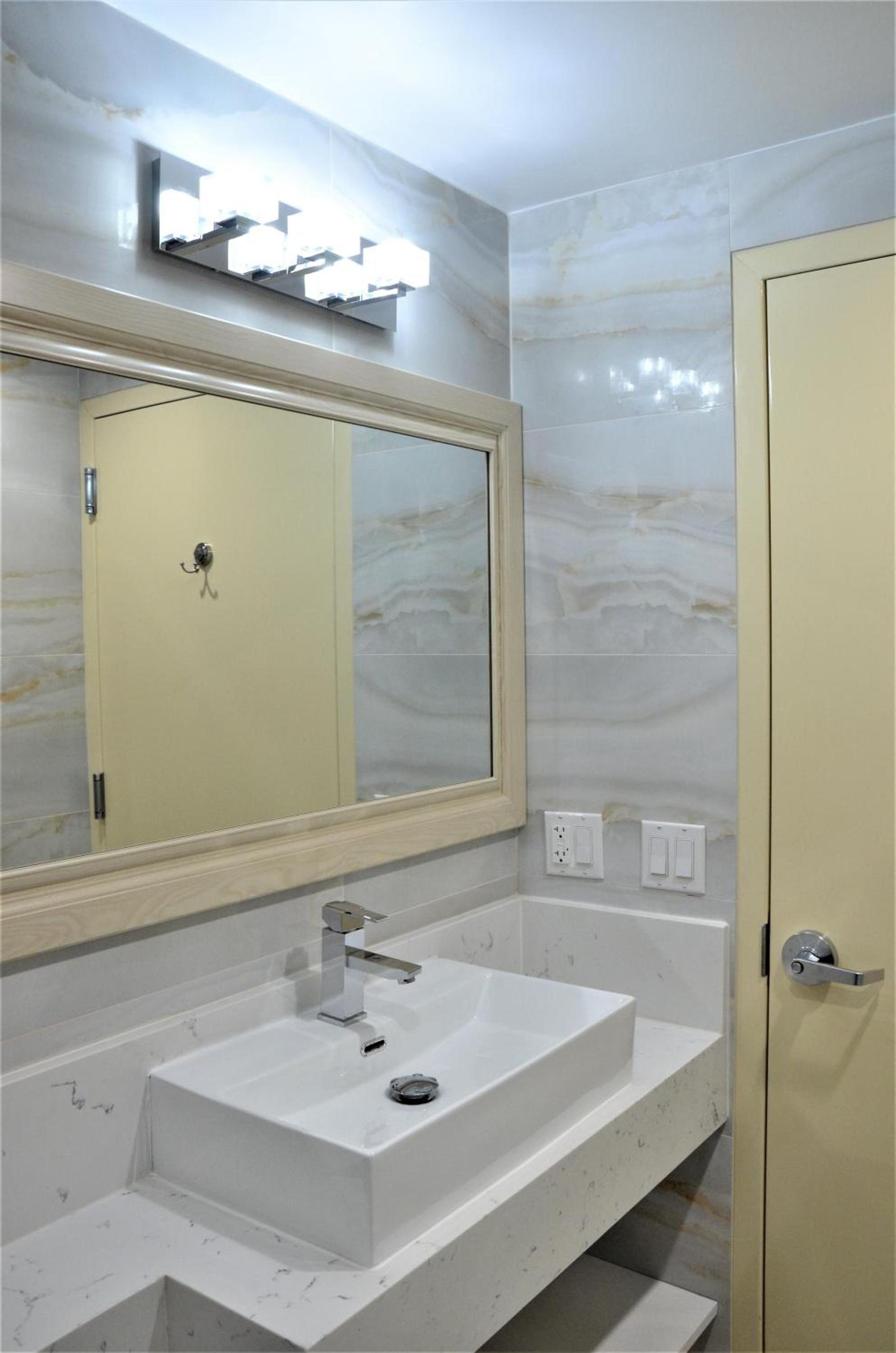 LIC Plaza Hotel photo 9