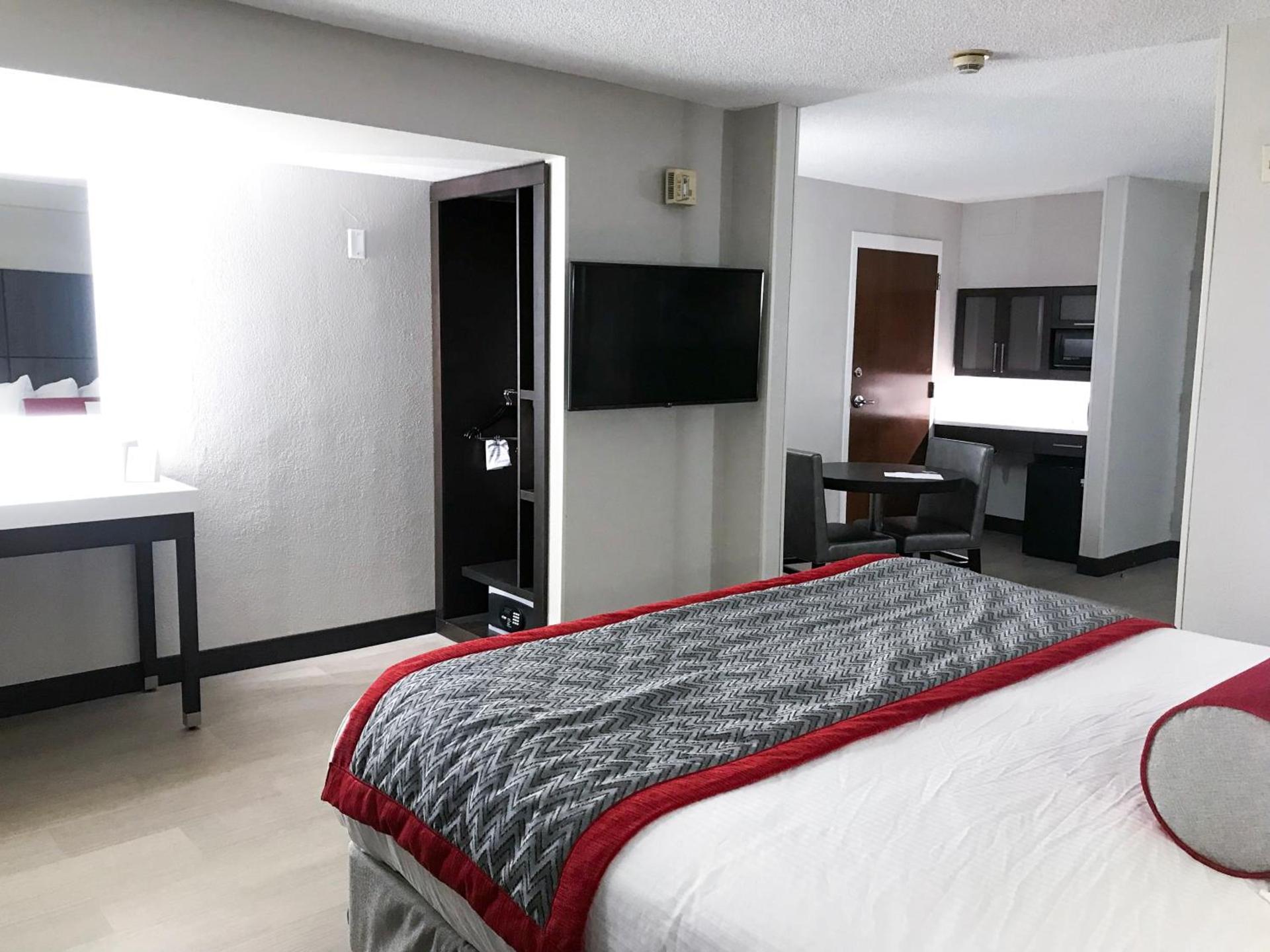 Ramada by Wyndham Suites Orlando Airport- Free Airport Shuttle photo 6