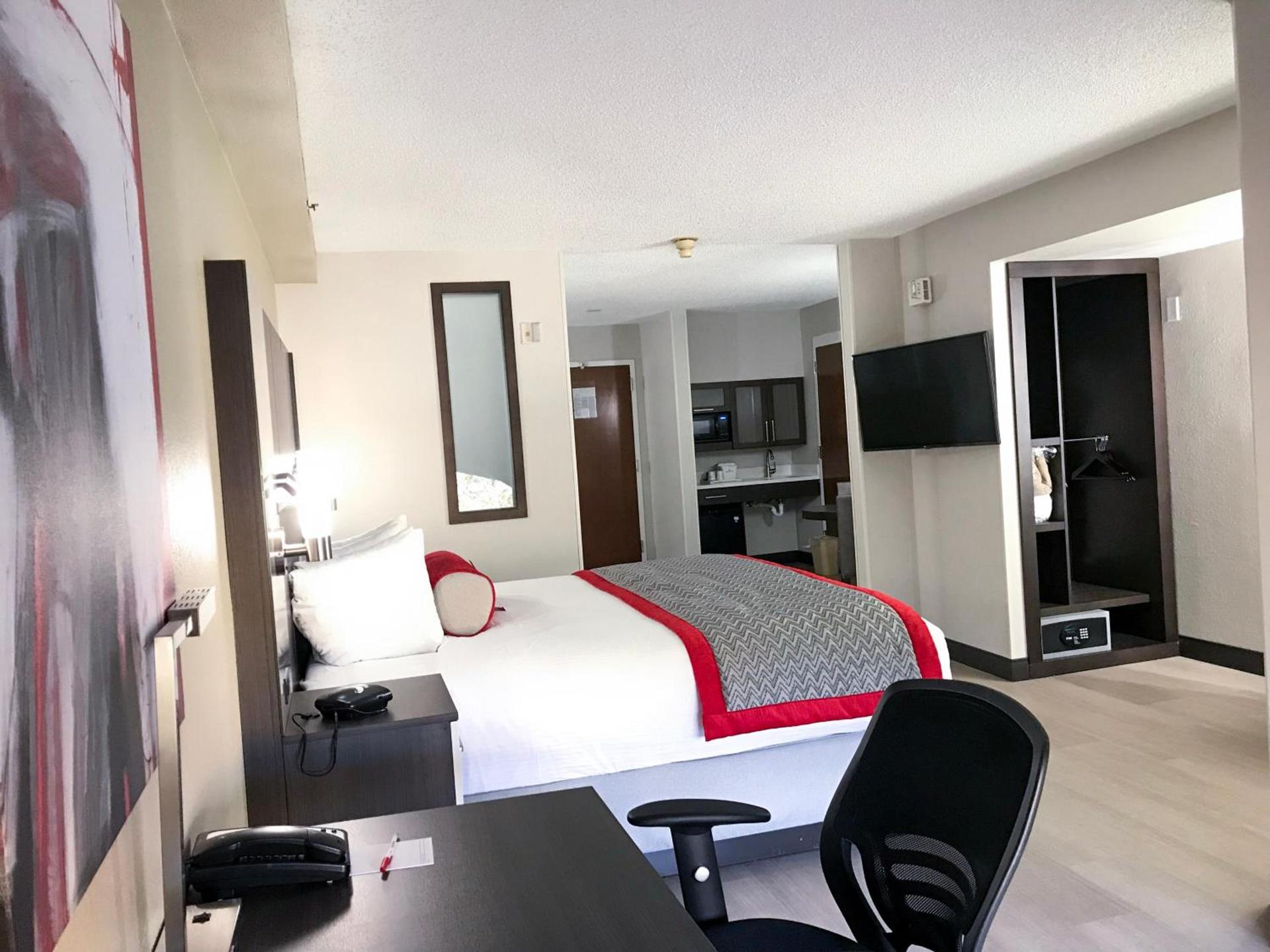Ramada by Wyndham Suites Orlando Airport- Free Airport Shuttle photo 17