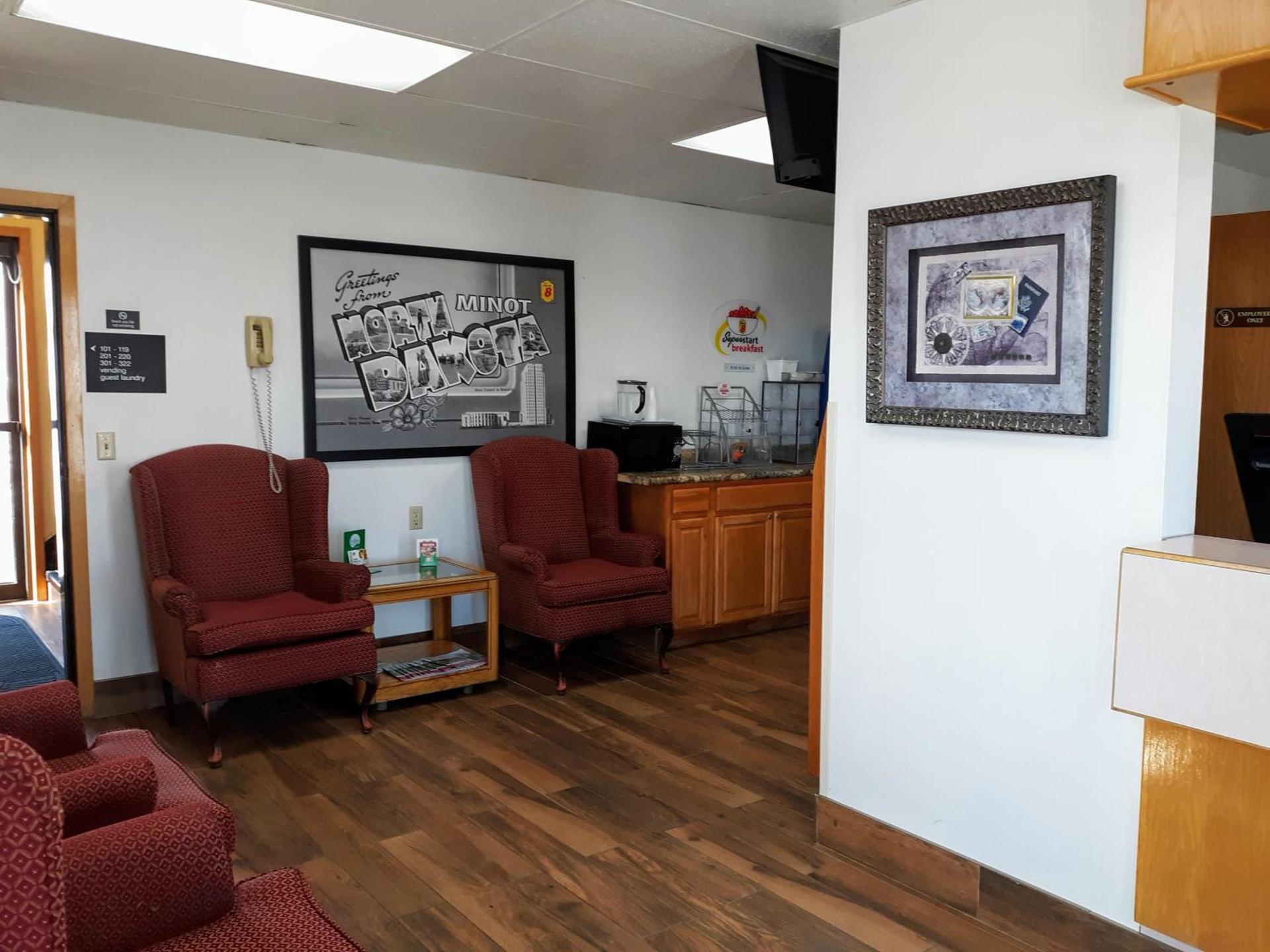 Super 8 by Wyndham Minot Airport photo 3