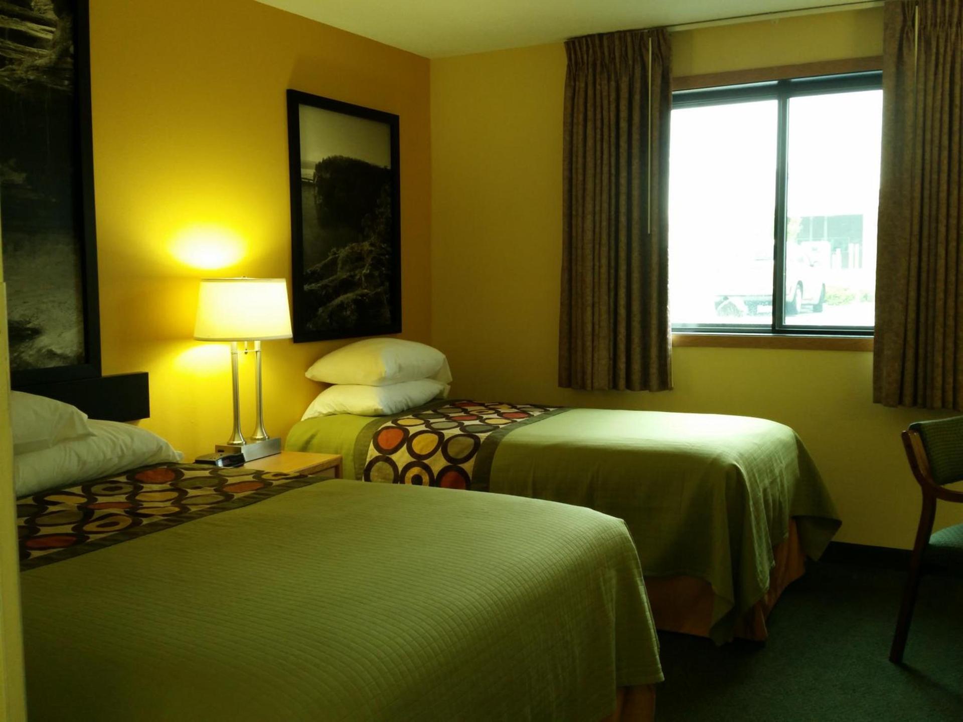 Super 8 by Wyndham Ottawa Starved Rock photo 32
