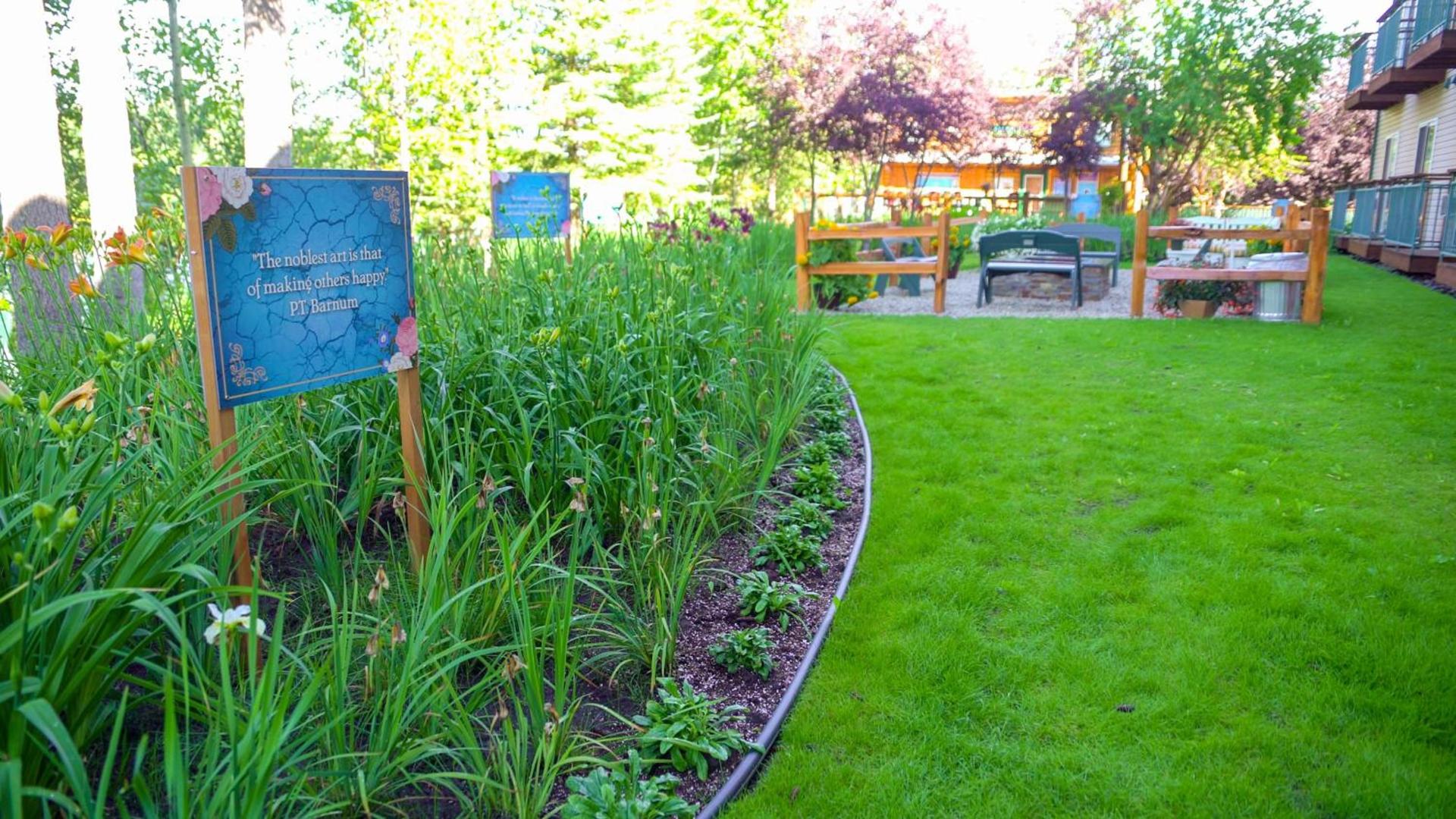 Pike's Waterfront Lodge photo 20