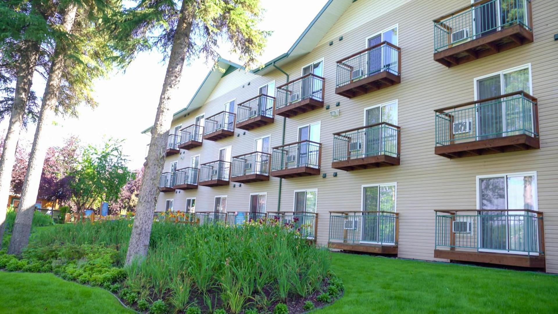 Pike's Waterfront Lodge photo 30