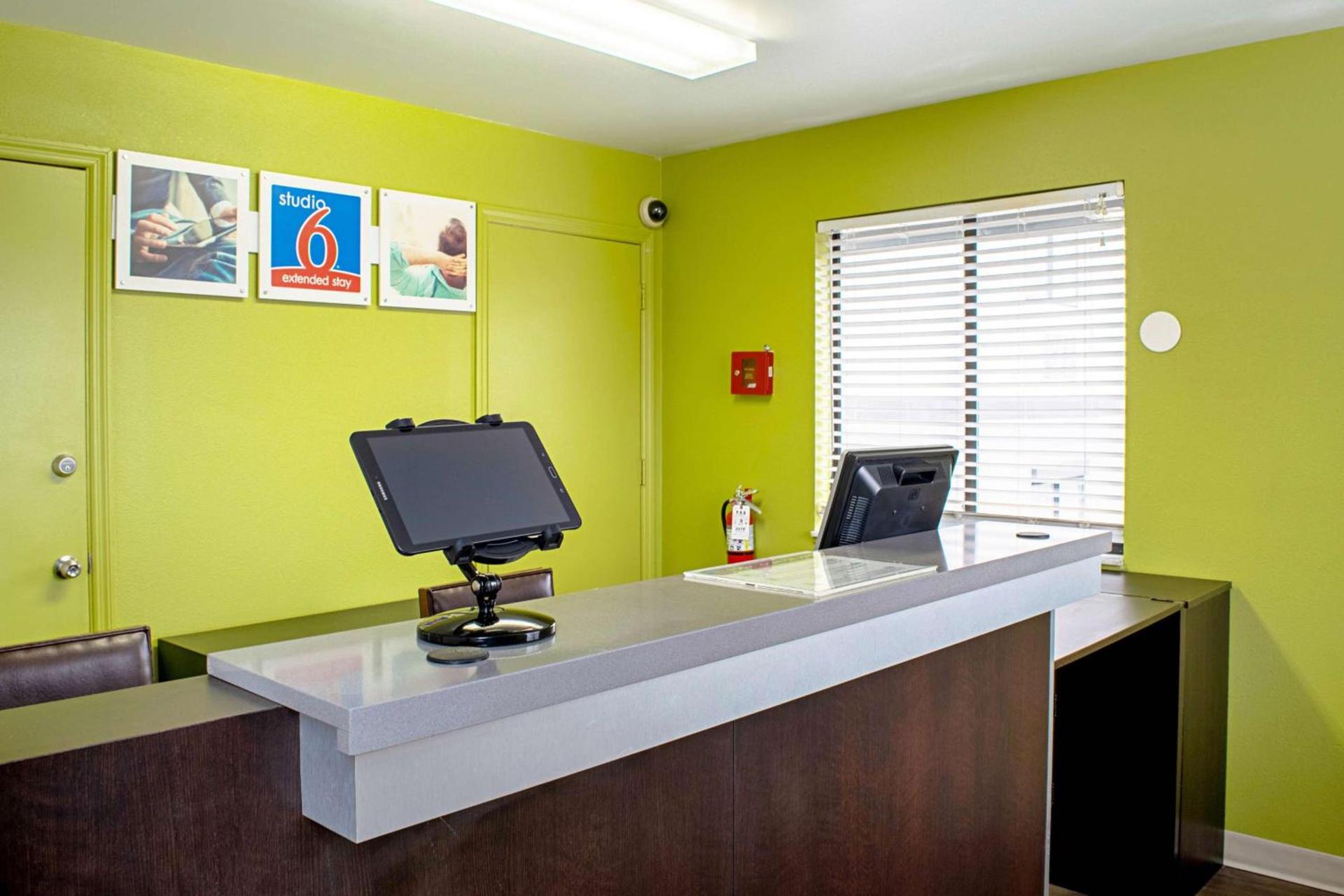 Studio Lodge - Cincinnati - Springdale photo 23