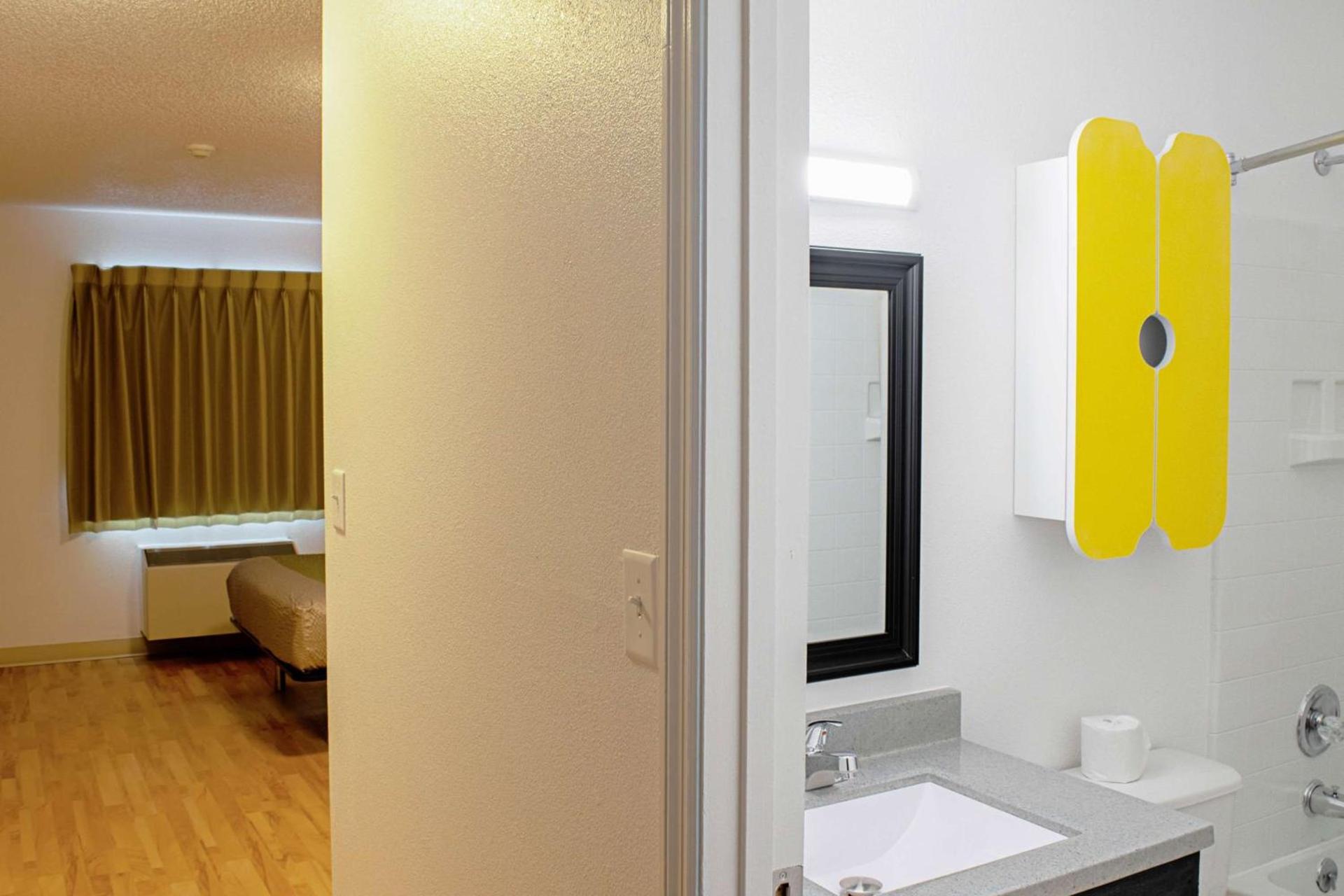 Studio Lodge - Cincinnati - Springdale photo 30